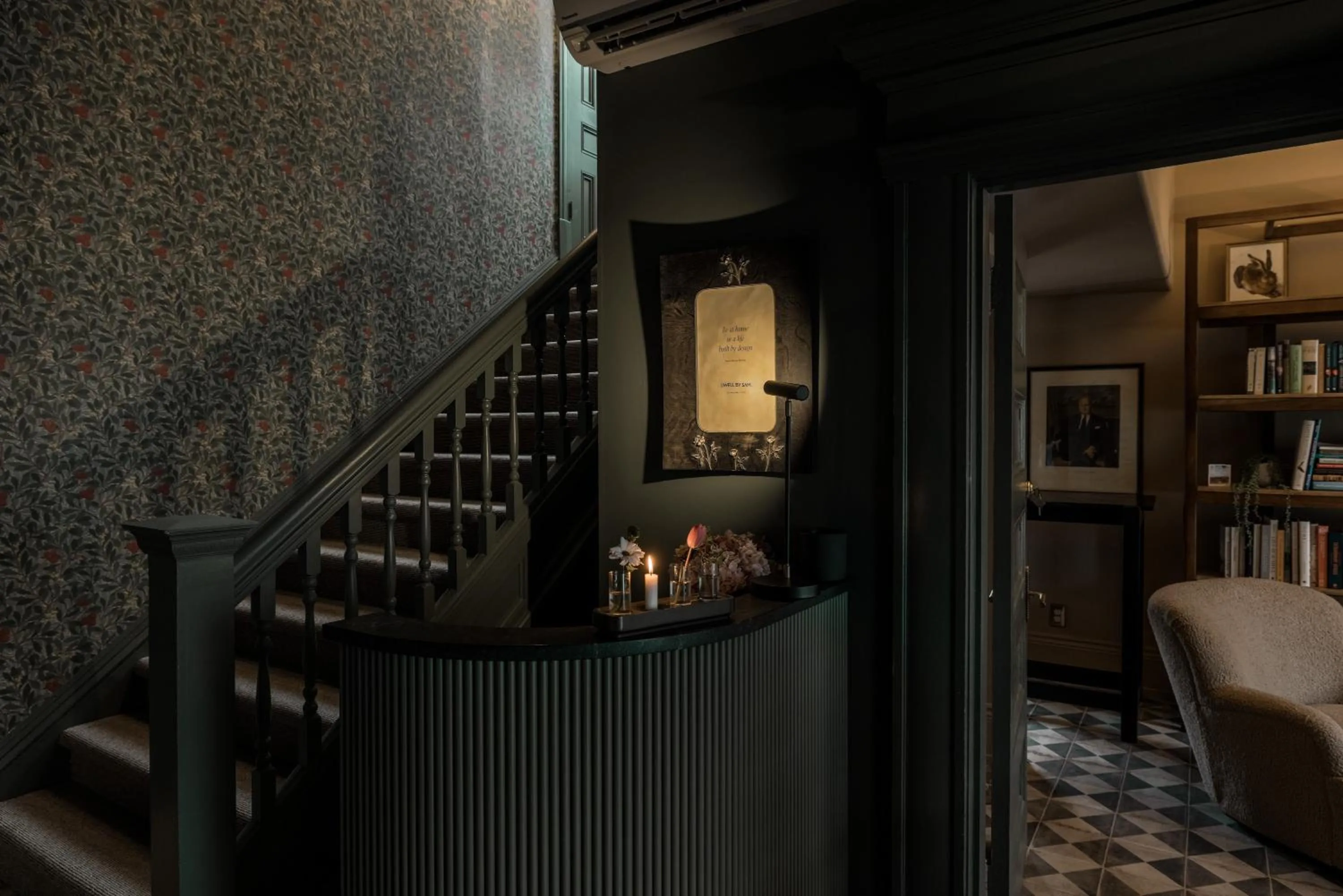 Library in Dvele Inn