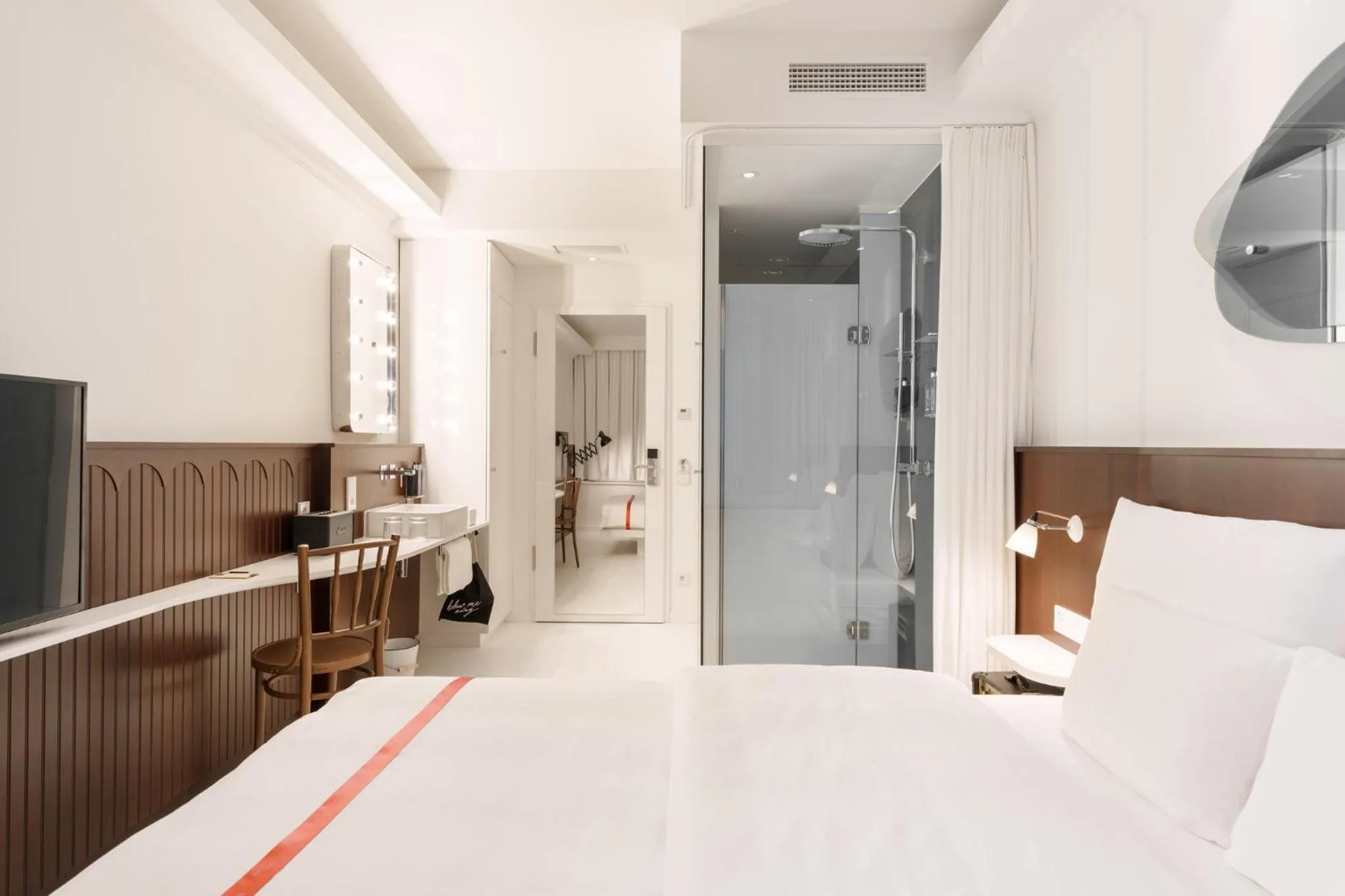 Photo of the whole room, Bed in Ruby Hanna Hotel Stuttgart