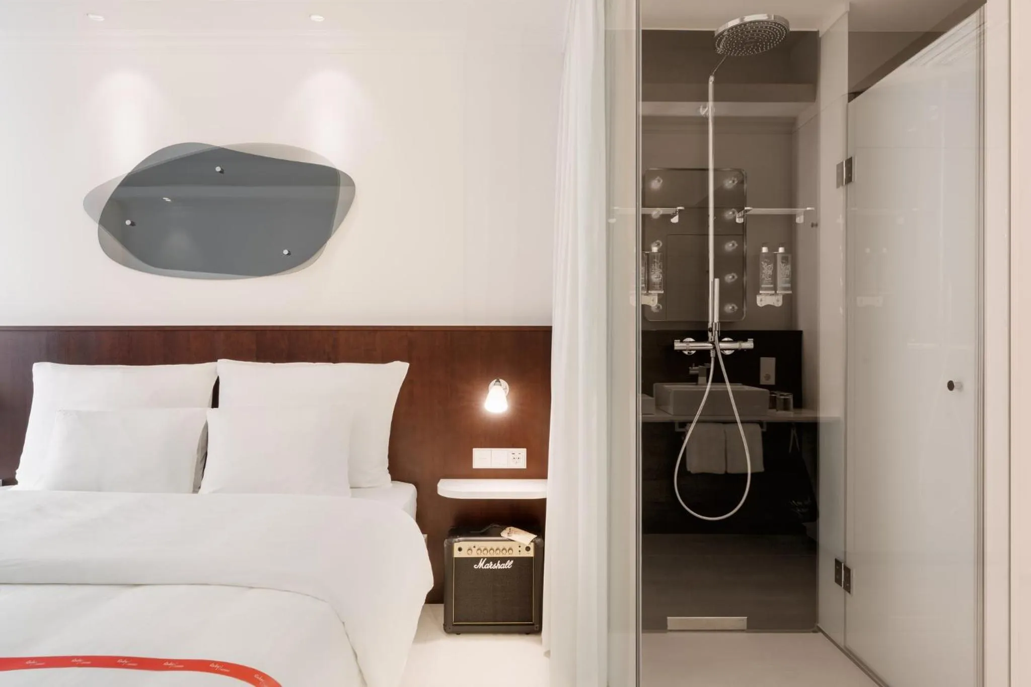 Photo of the whole room, Bed in Ruby Hanna Hotel Stuttgart