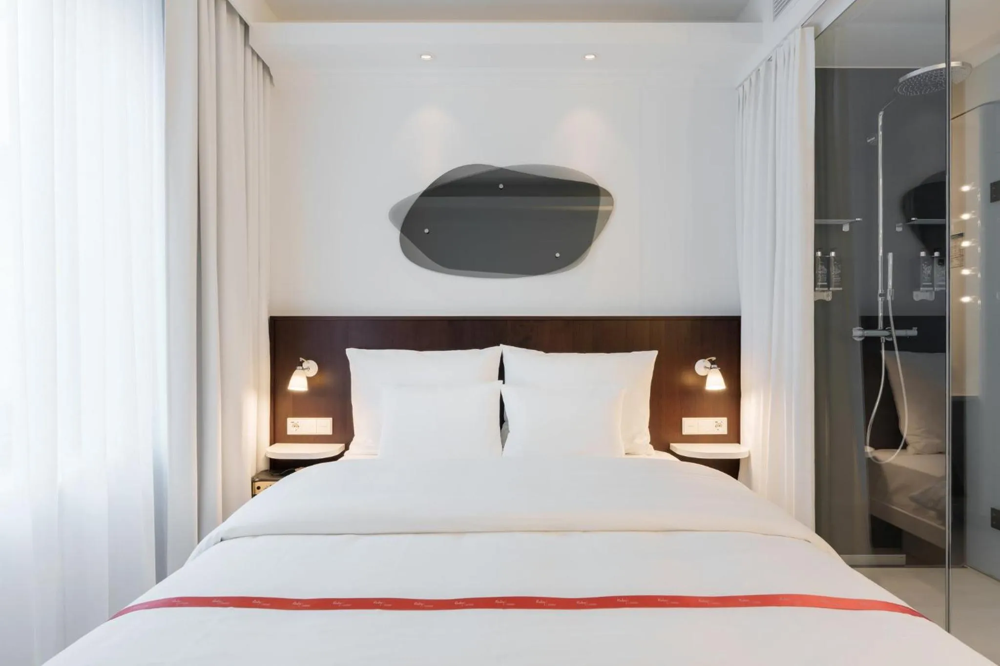 Photo of the whole room, Bed in Ruby Hanna Hotel Stuttgart