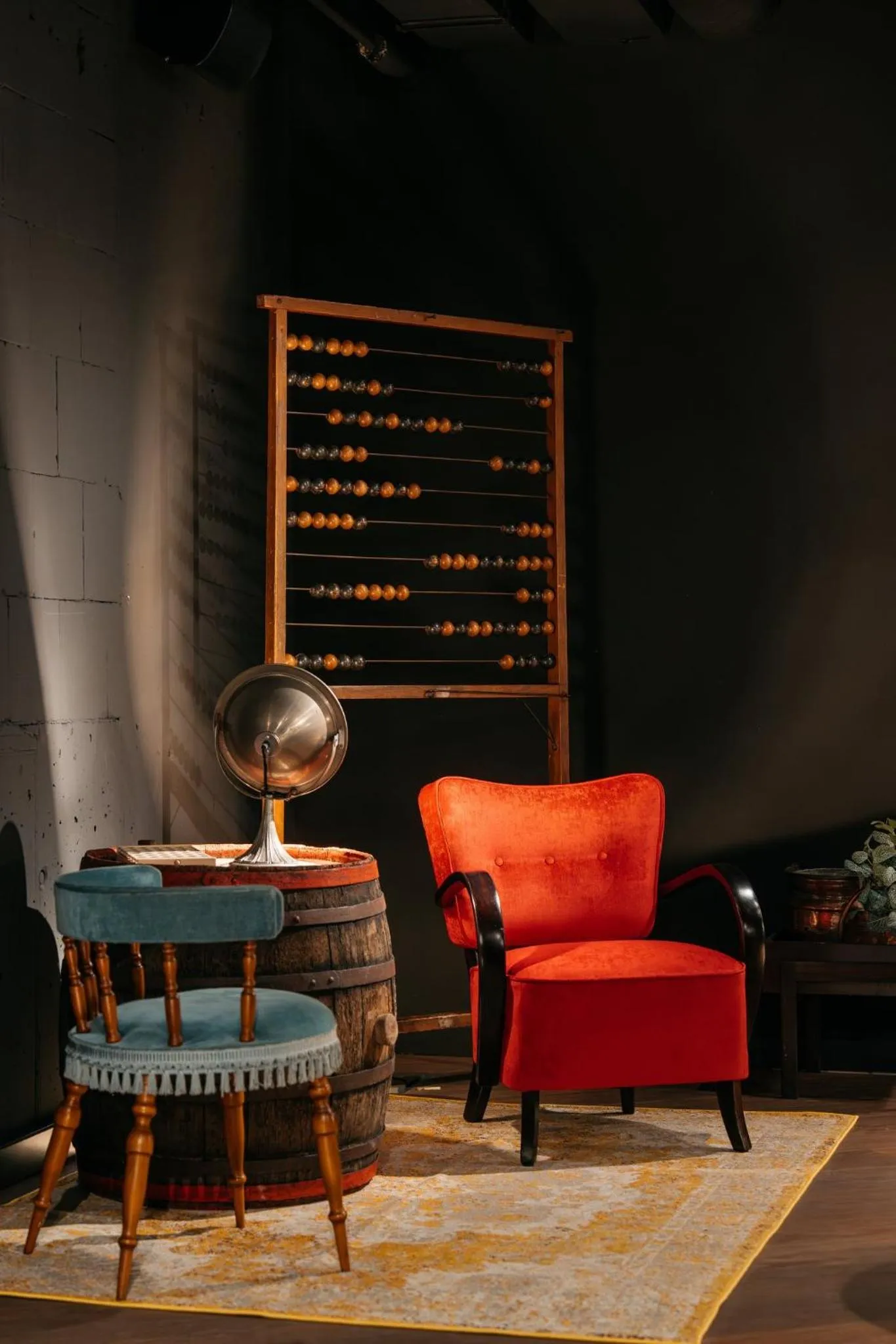 Library in Ruby Hanna Hotel Stuttgart