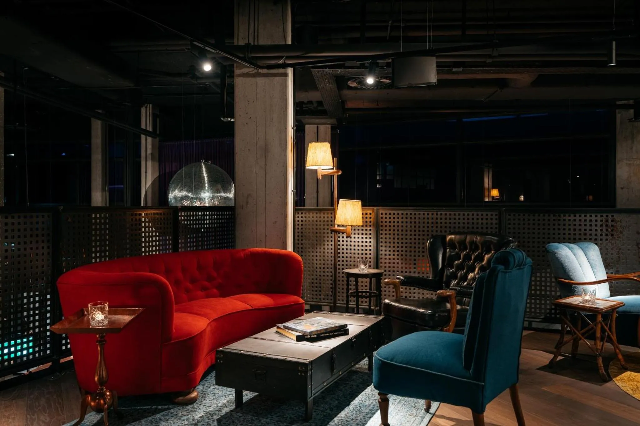 Library in Ruby Hanna Hotel Stuttgart