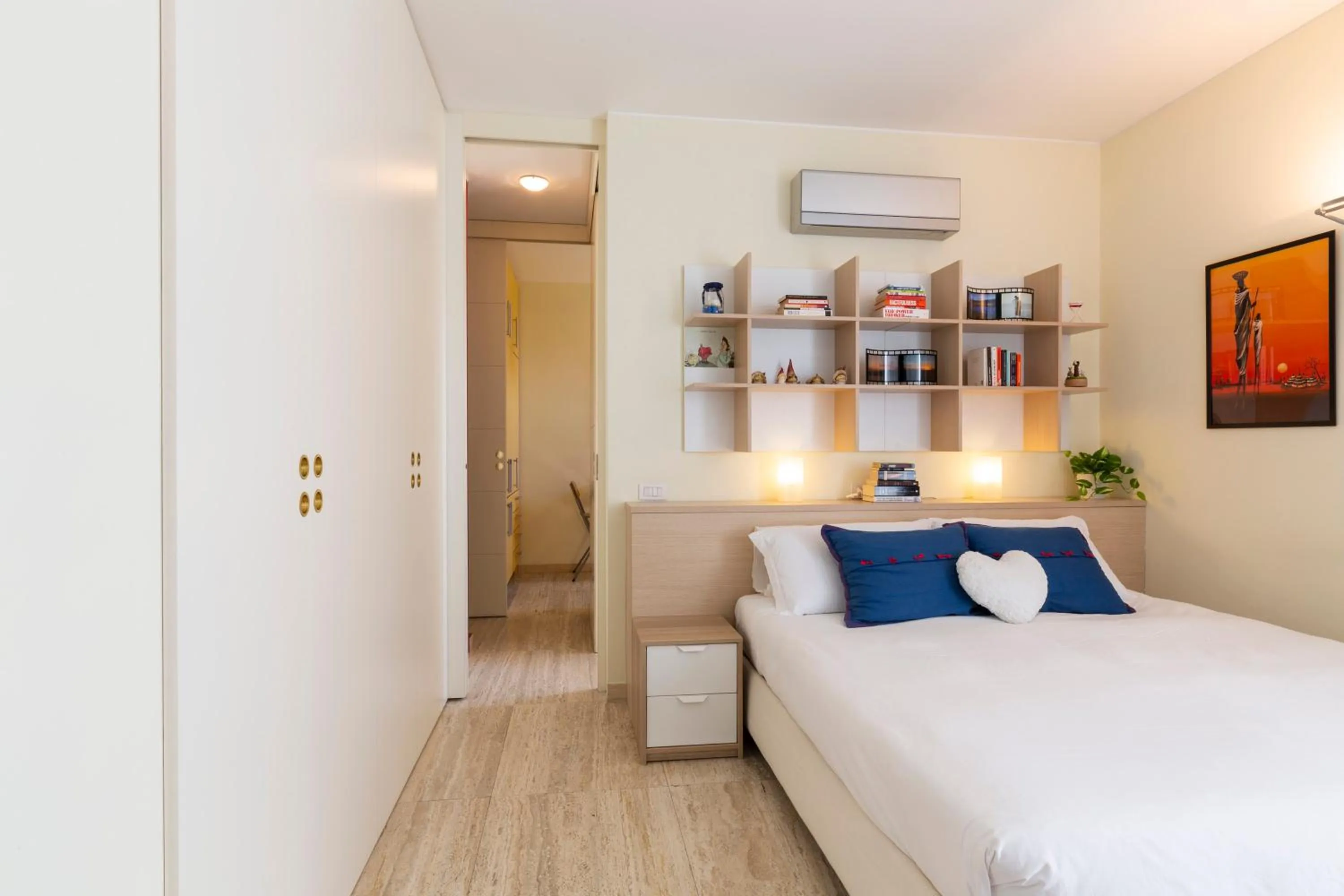 Bedroom, Bed in Twins Apartment - Tolstoj District