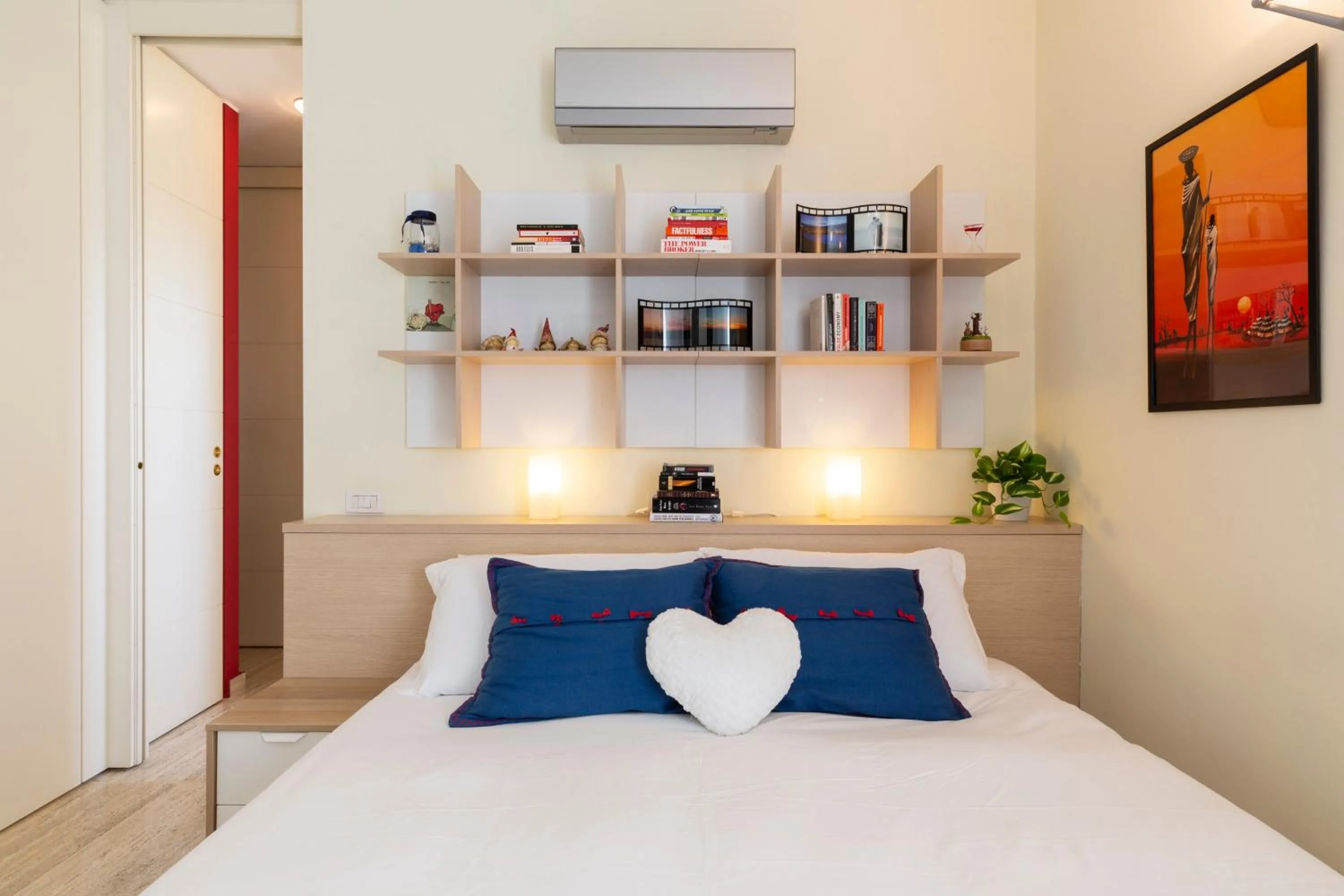 Bedroom, Bed in Twins Apartment - Tolstoj District