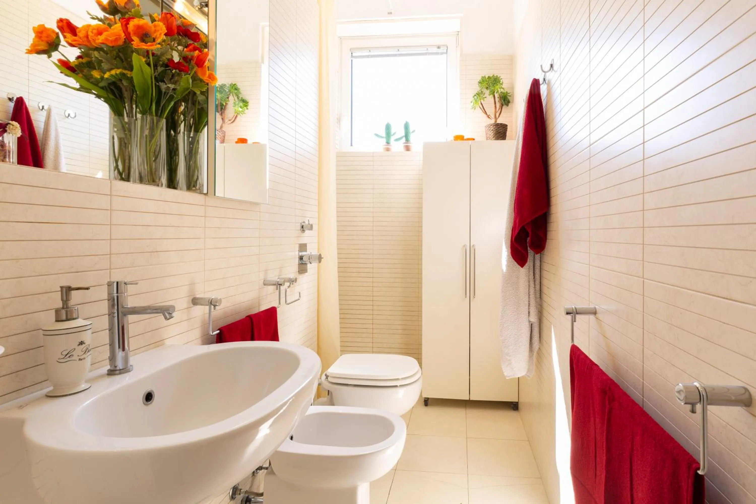 Bathroom in Twins Apartment - Tolstoj District