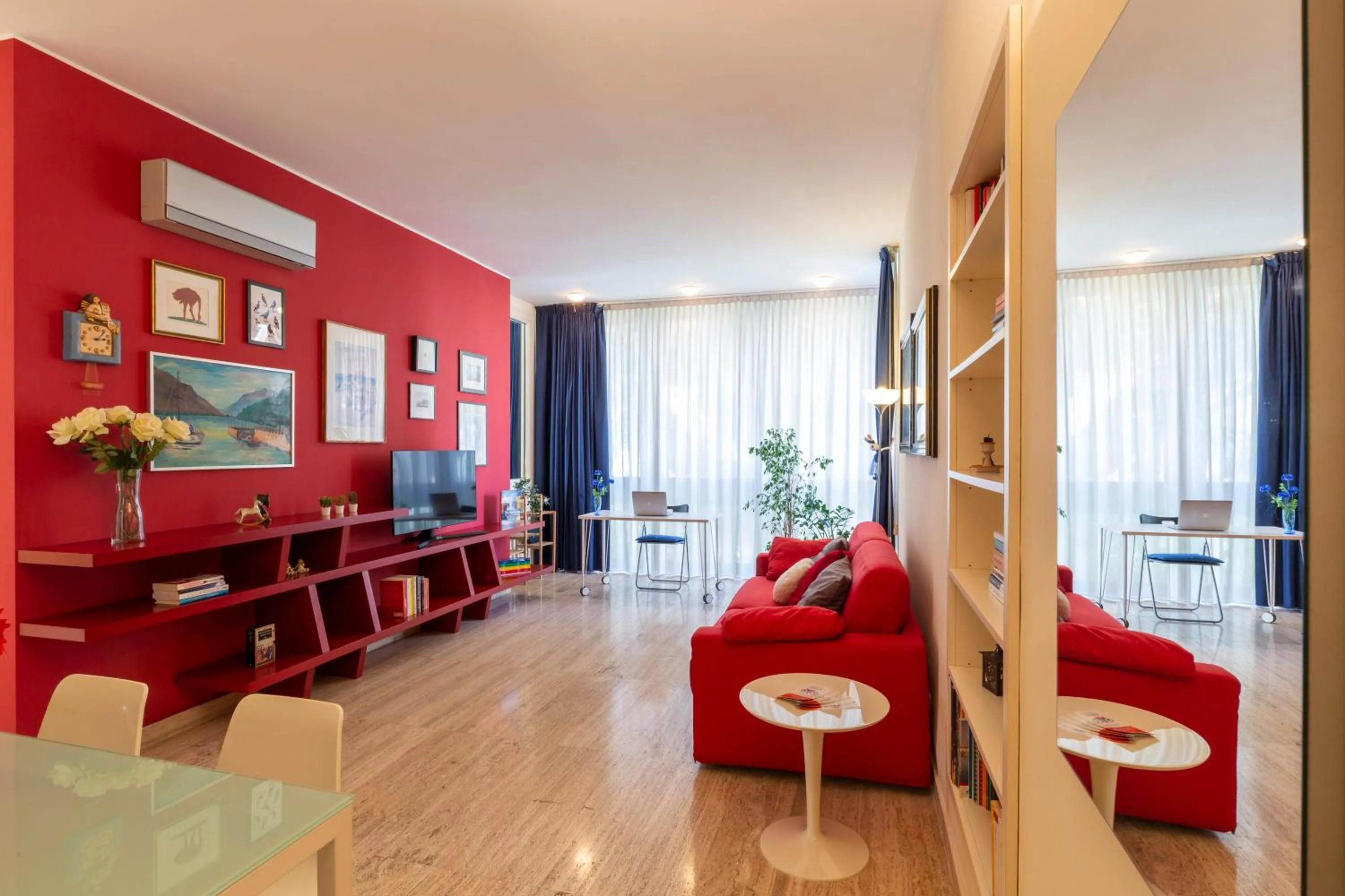 Living room in Twins Apartment - Tolstoj District