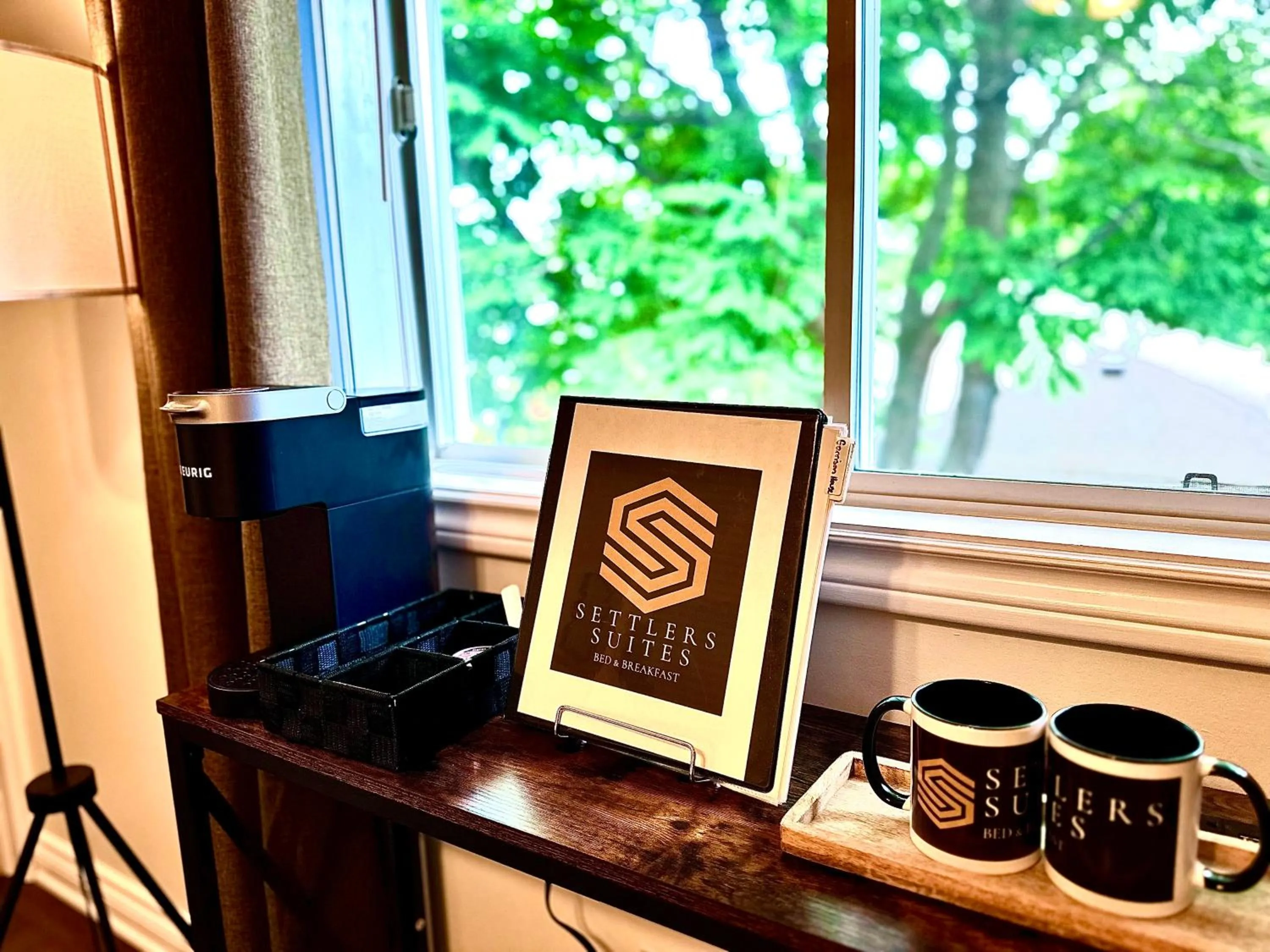 Coffee/tea facilities in Settlers Suites