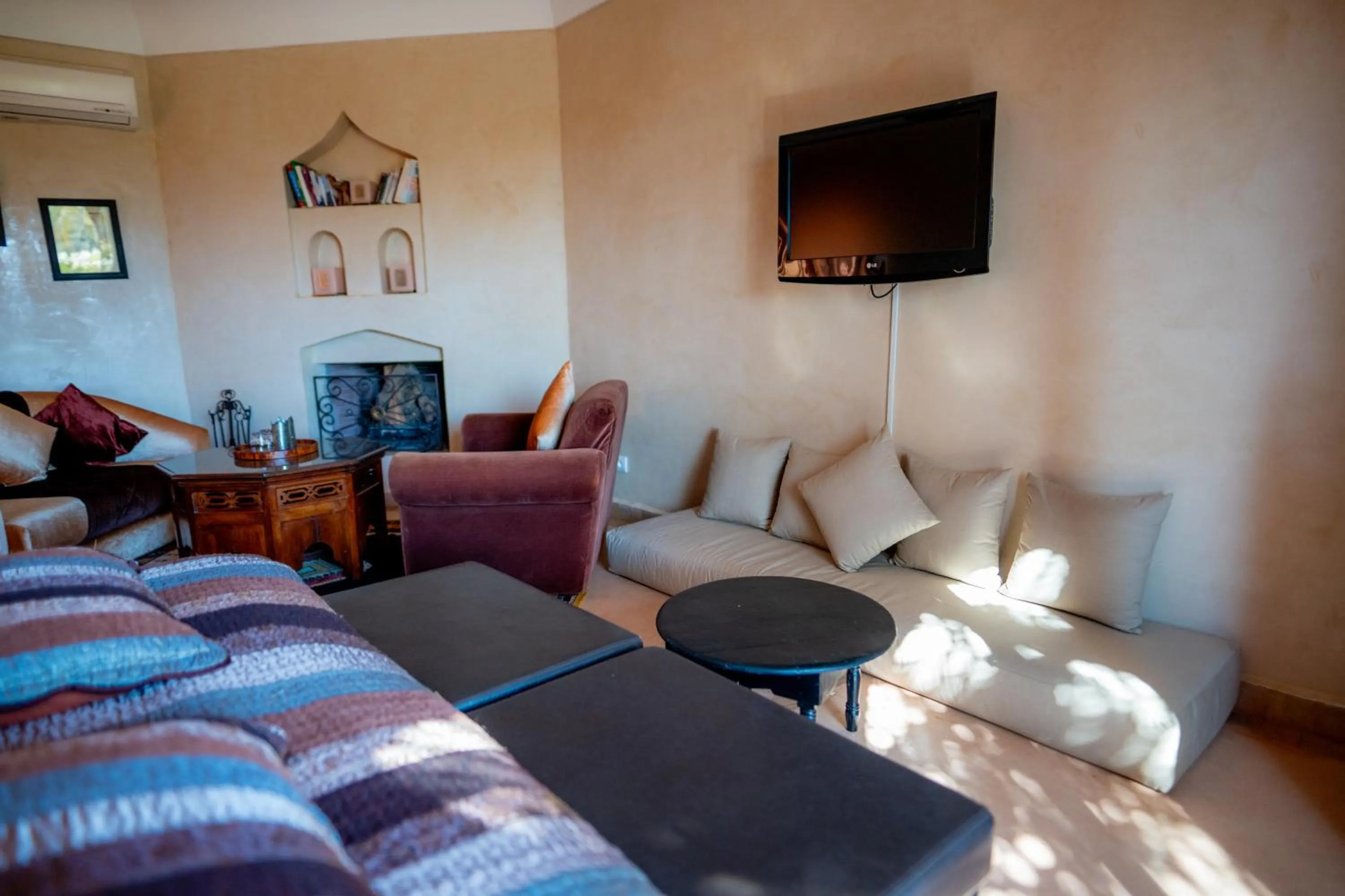 Bed in Riad Al Mendili Private Resort & Spa