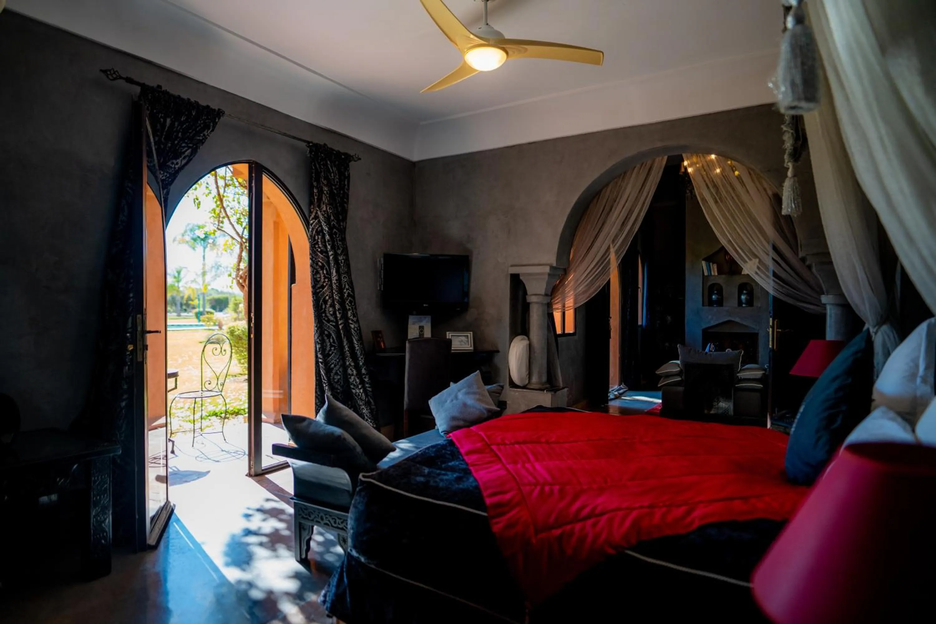 Bed in Riad Al Mendili Private Resort & Spa