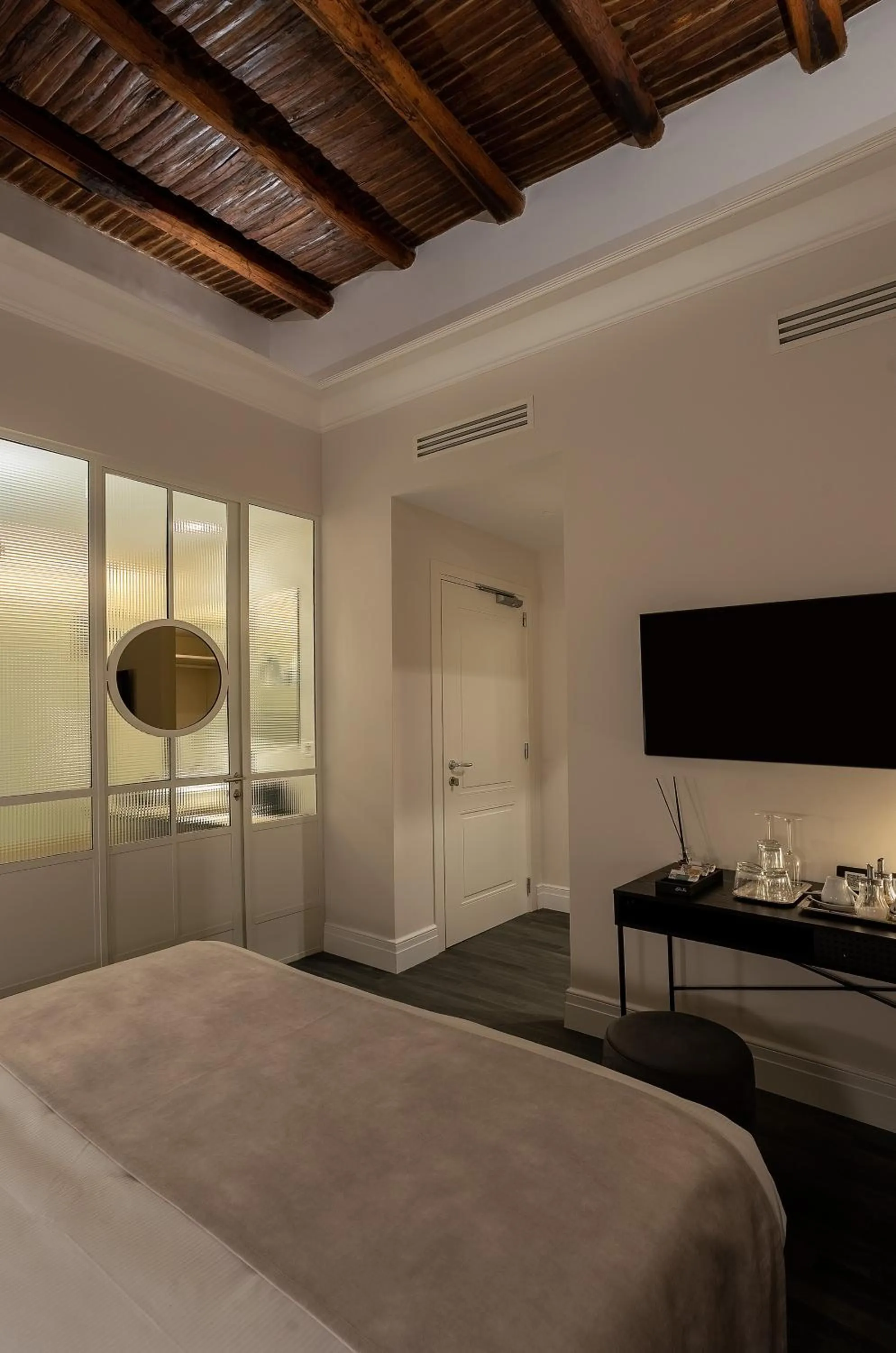 Decorative detail, Bed in Artemisia Domus - Giardino