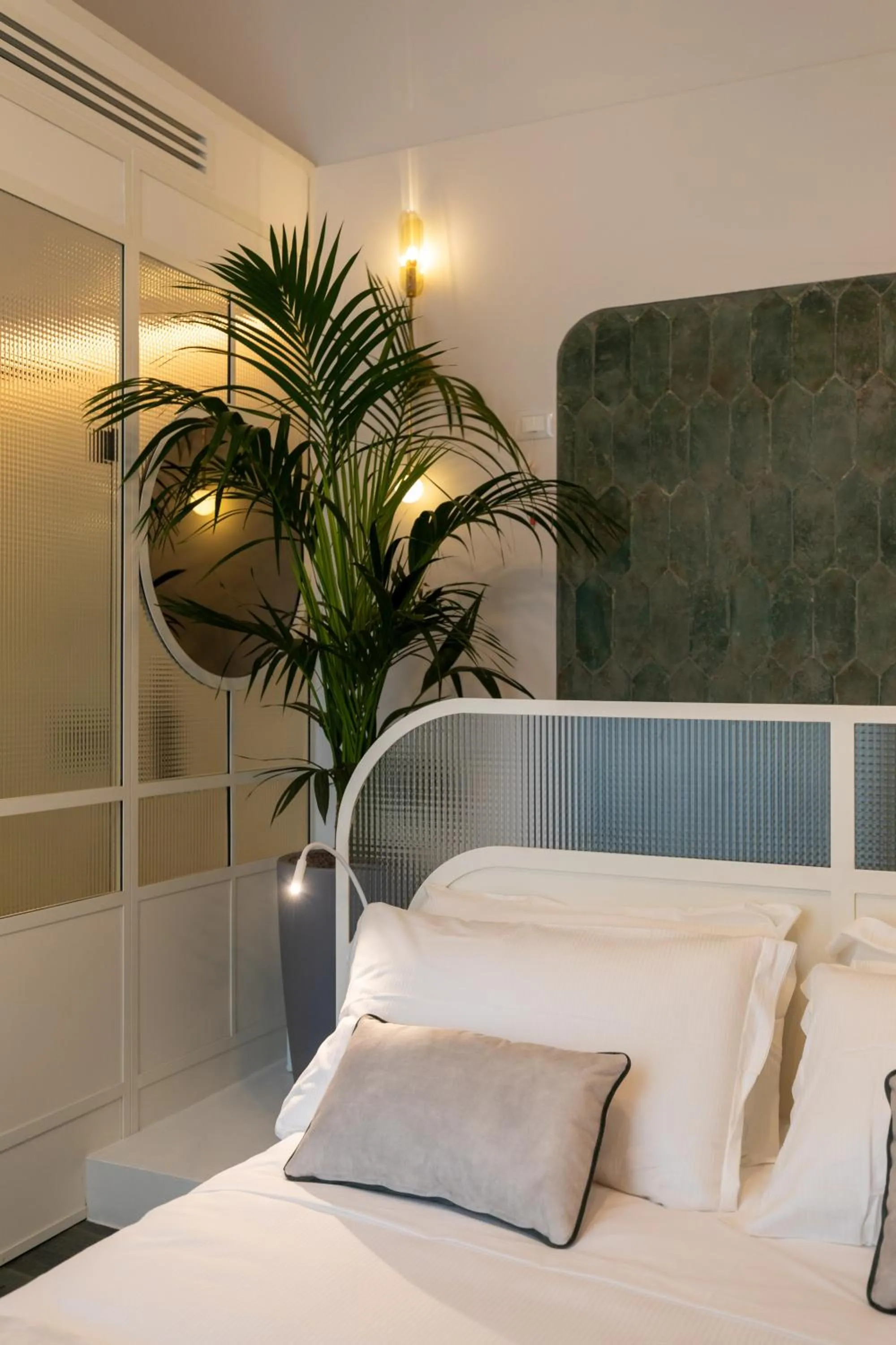 Decorative detail, Bed in Artemisia Domus - Giardino