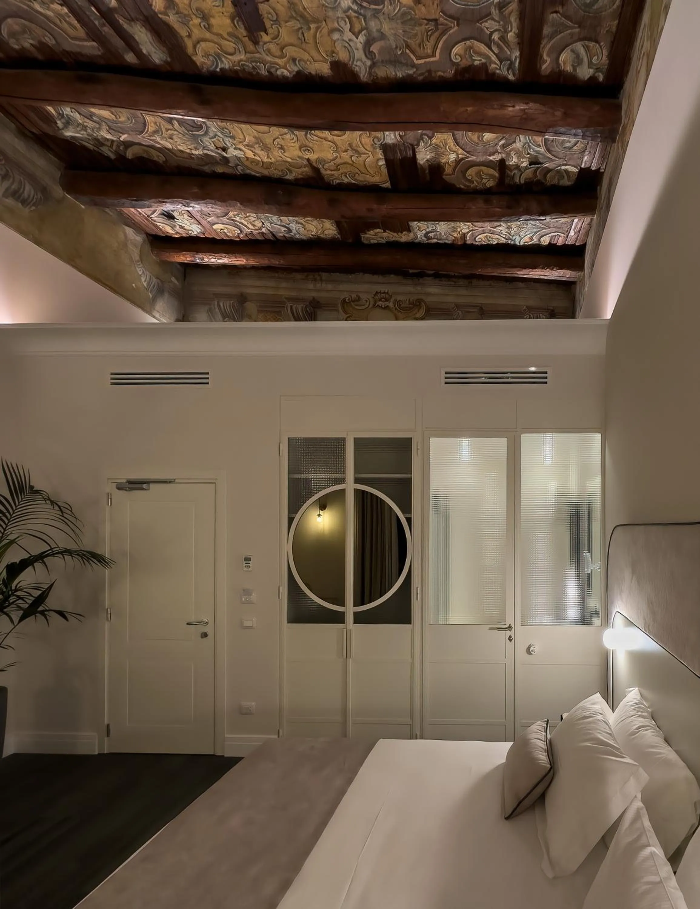 Decorative detail, Bed in Artemisia Domus - Giardino