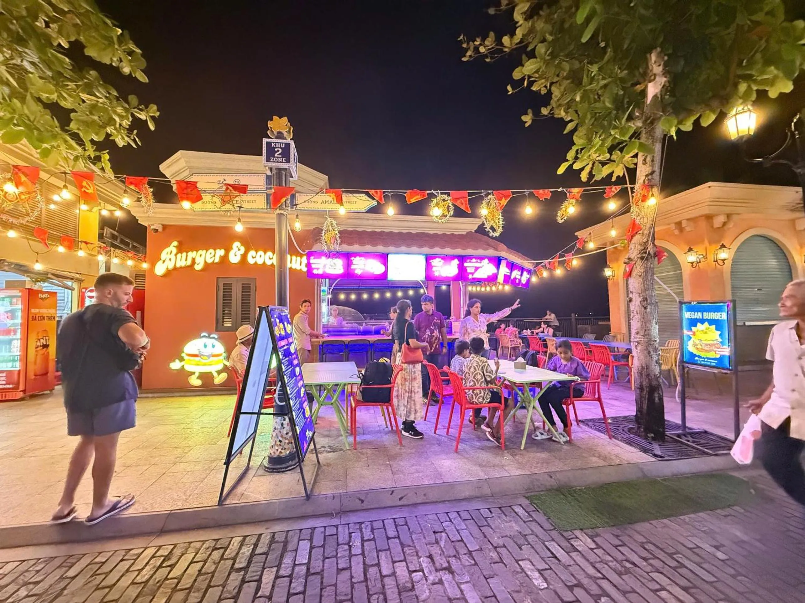 Sea Sunset Hotel Phu Quoc - Welcome to a mixing world of friends