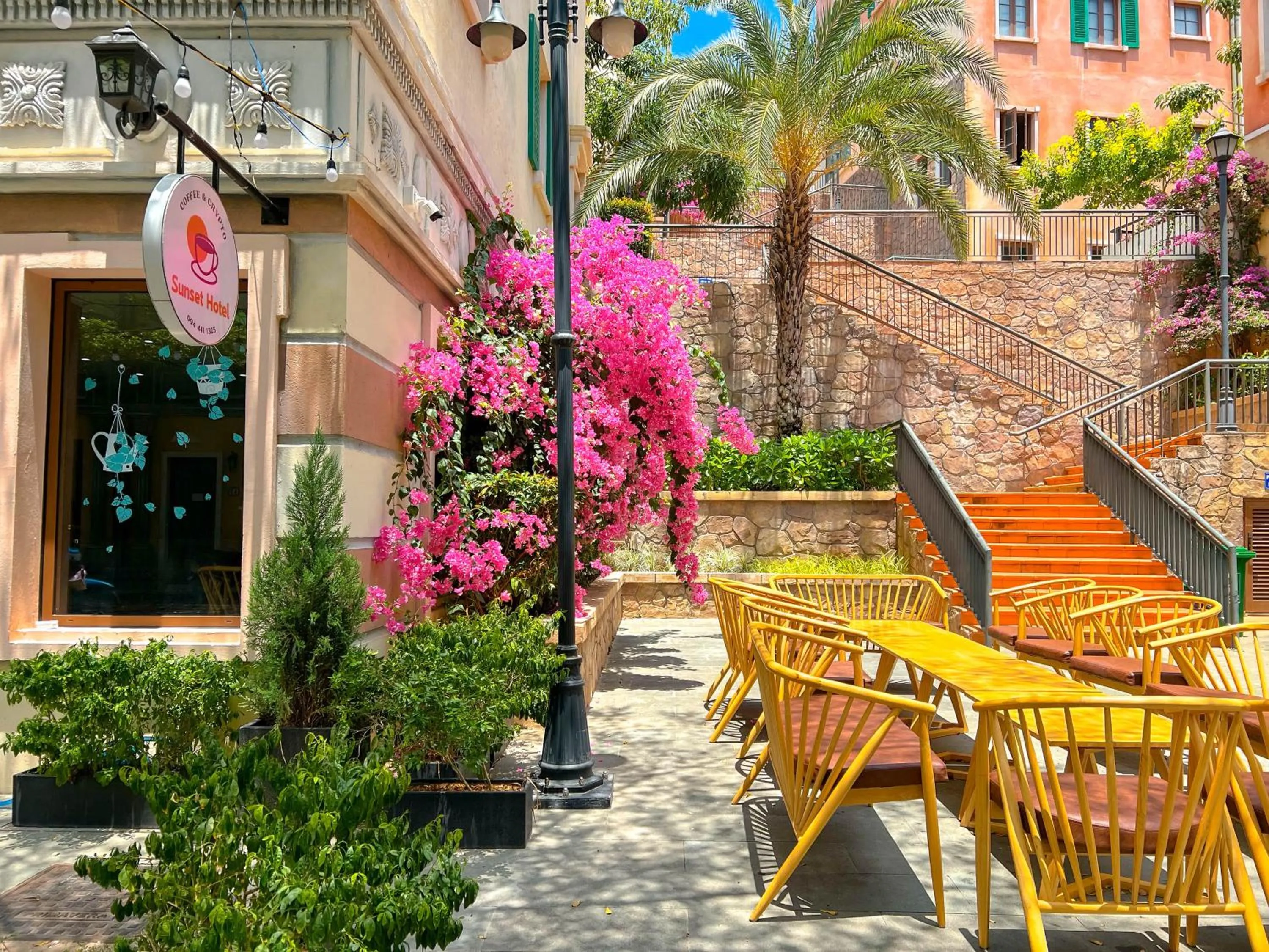 Sea Sunset Hotel Phu Quoc - Welcome to a mixing world of friends