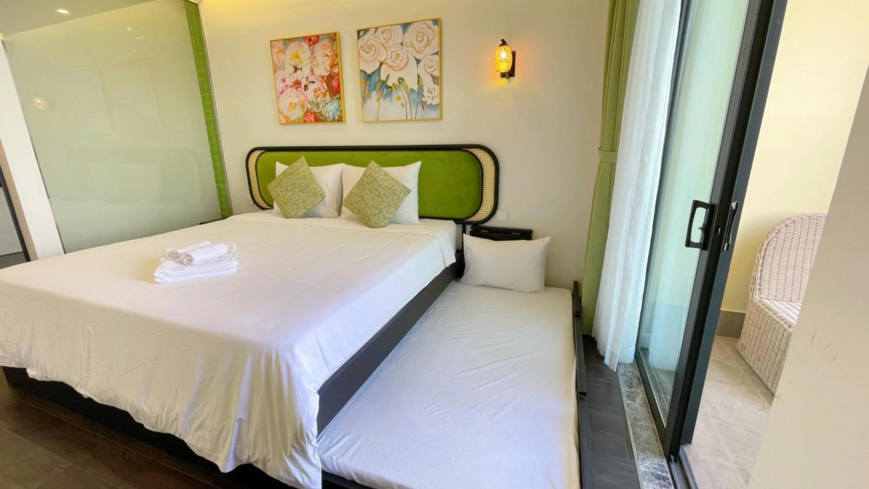 Bed in Sea Sunset Hotel Phu Quoc - Welcome to a mixing world of friends