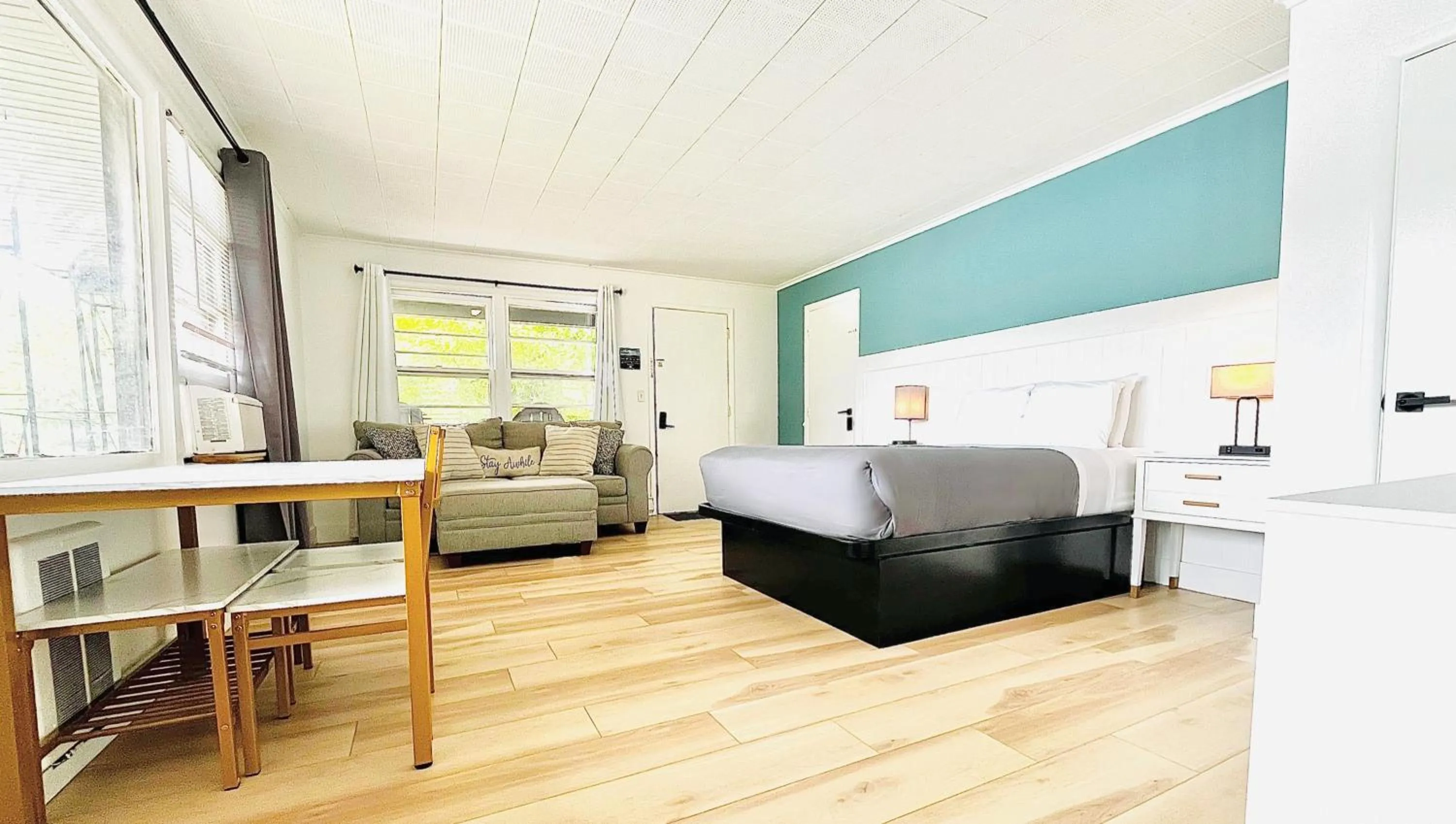 Photo of the whole room, Bed in Motel Luzerne