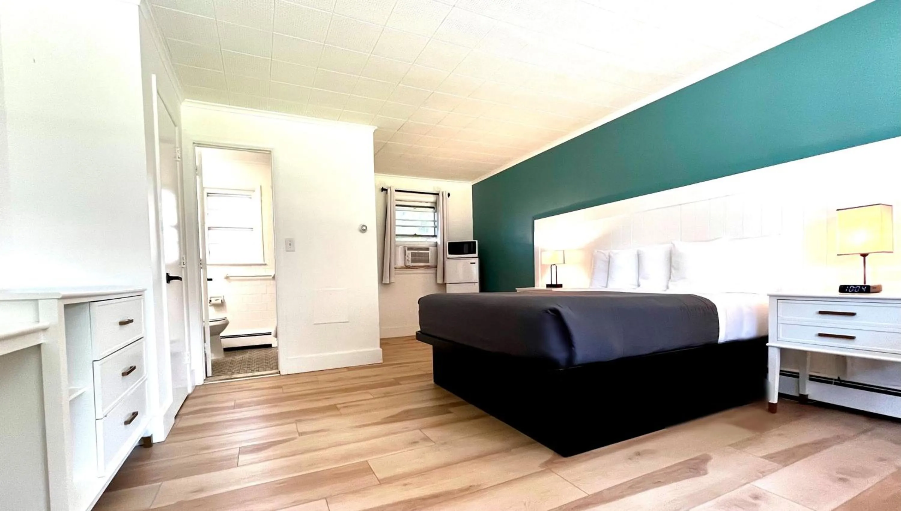 Photo of the whole room, Bed in Motel Luzerne