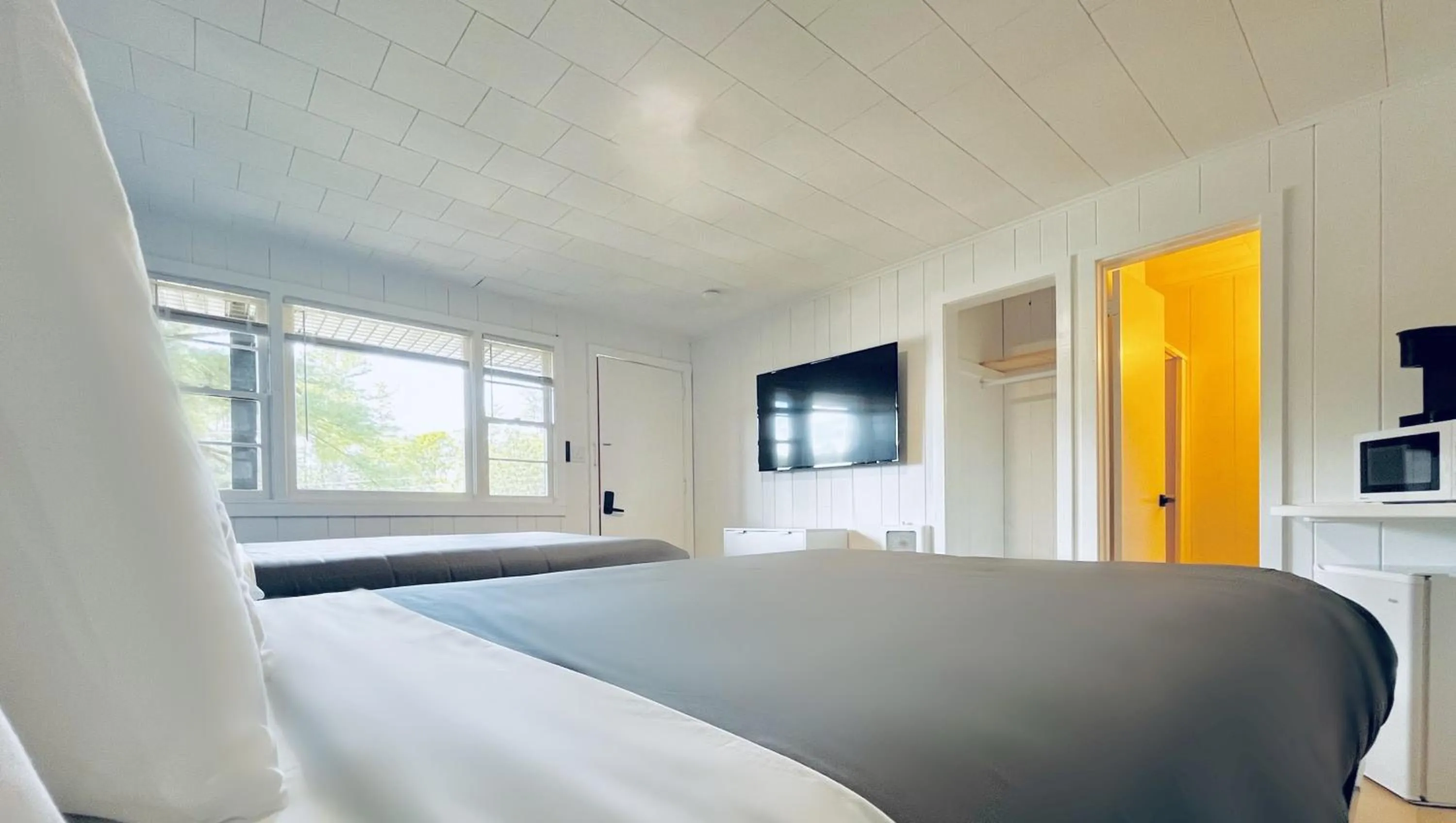 Photo of the whole room, Bed in Motel Luzerne