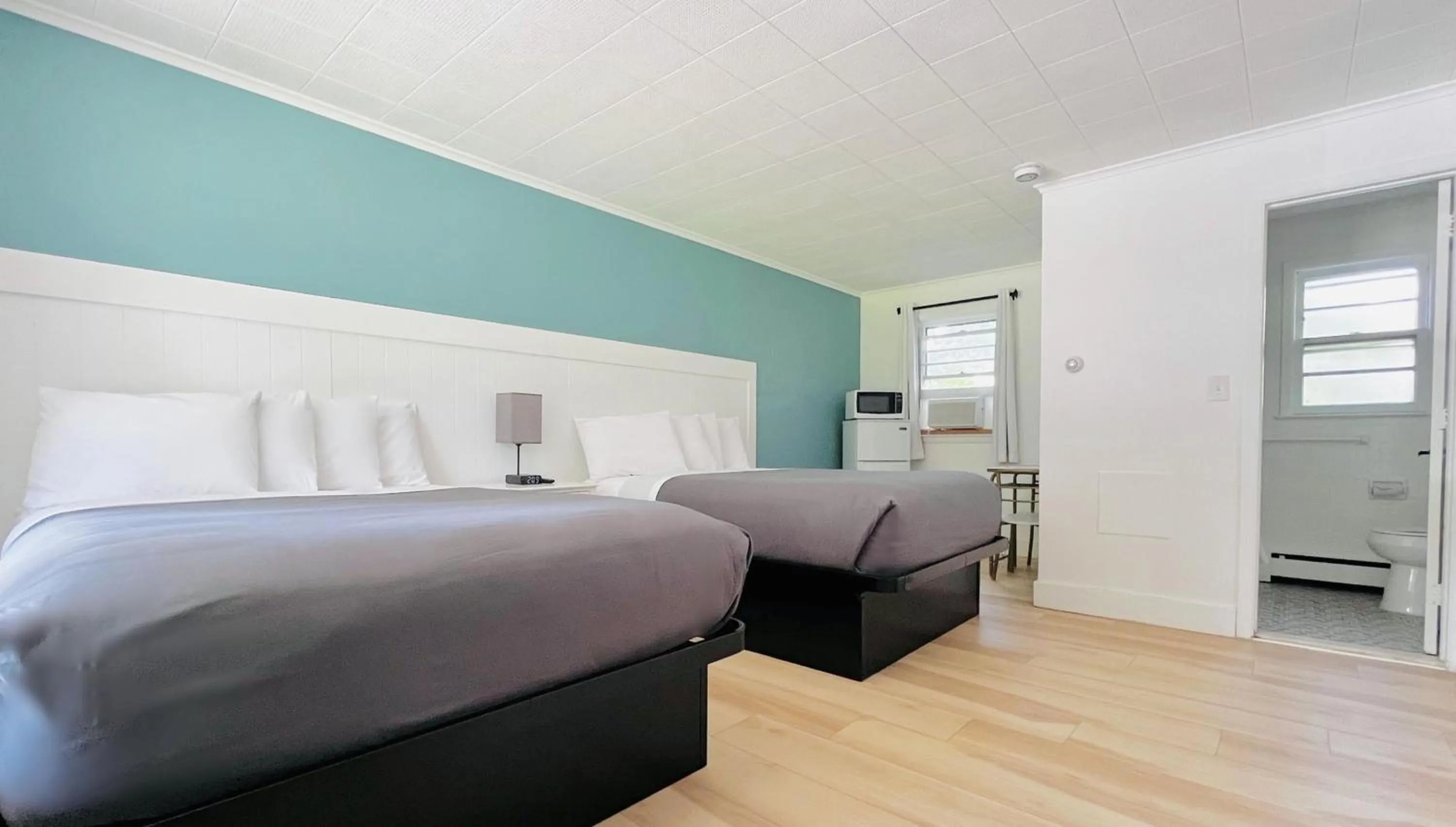 Photo of the whole room, Bed in Motel Luzerne