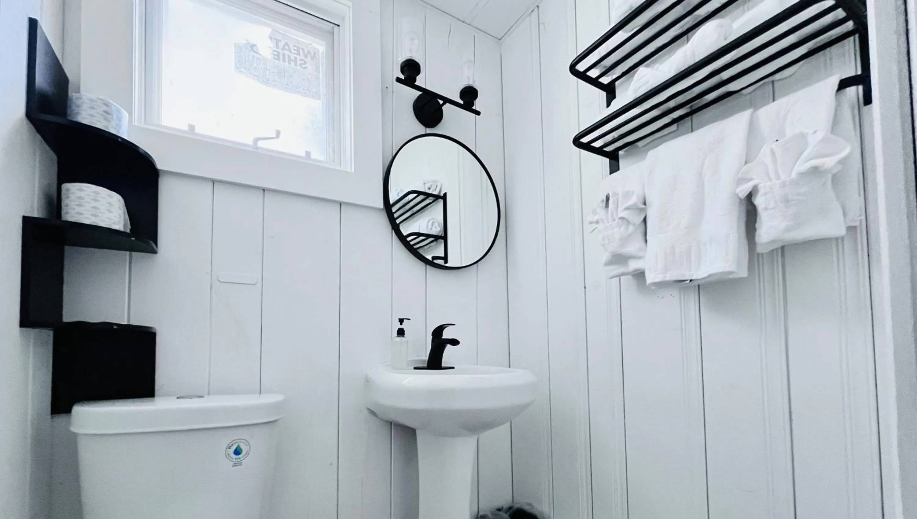 Bathroom in Motel Luzerne