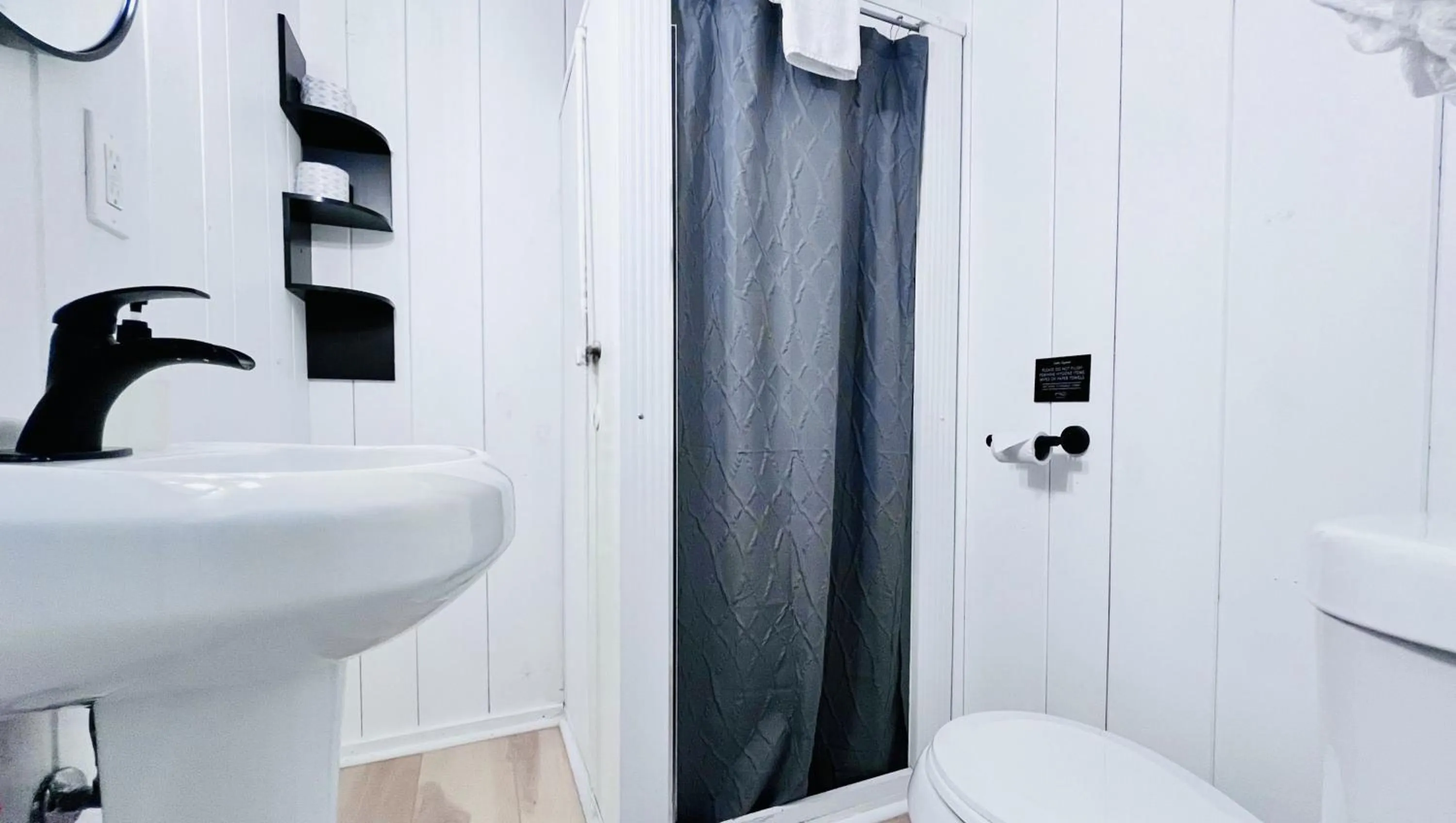 Bathroom in Motel Luzerne