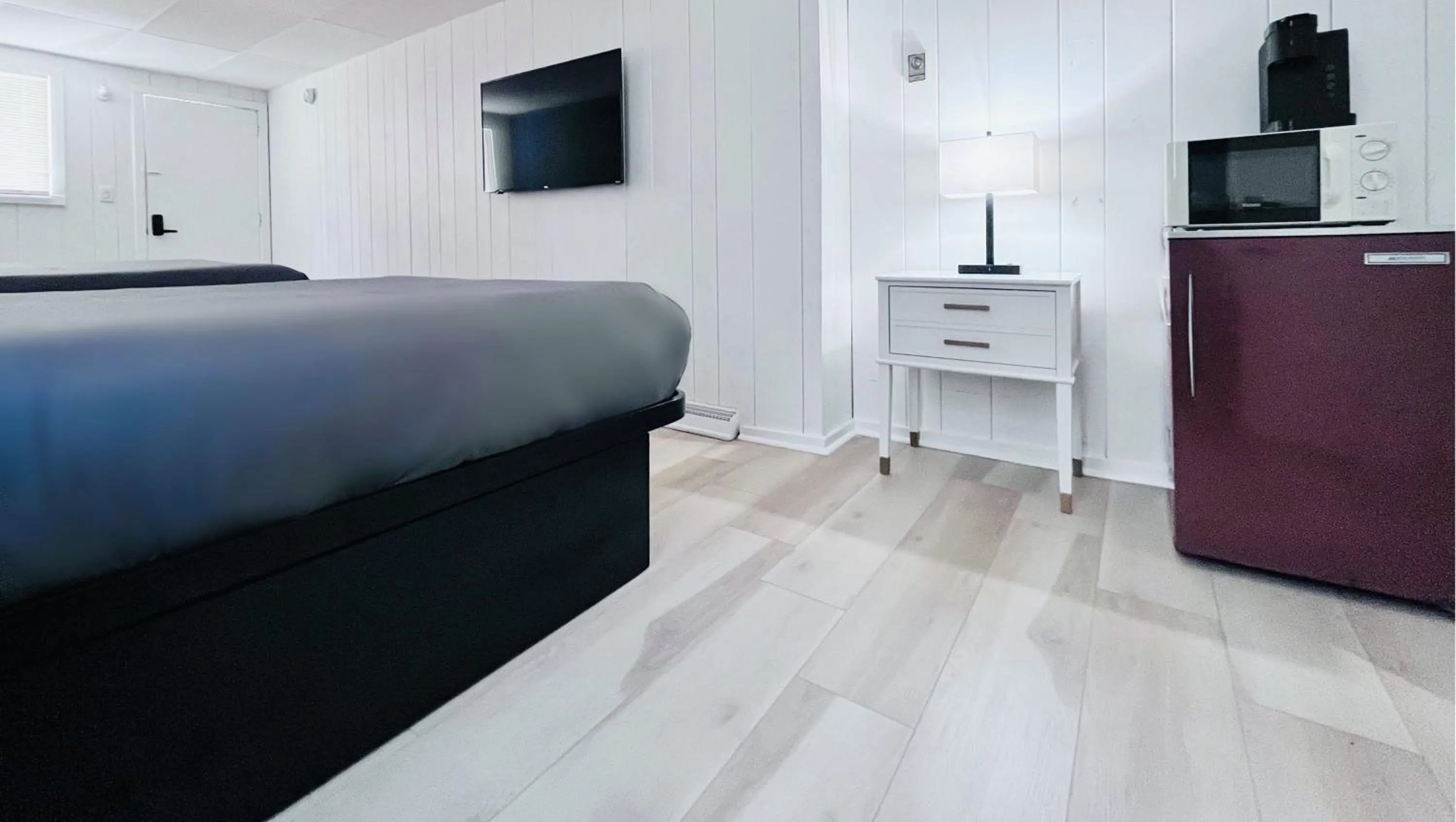 Photo of the whole room, Bed in Motel Luzerne