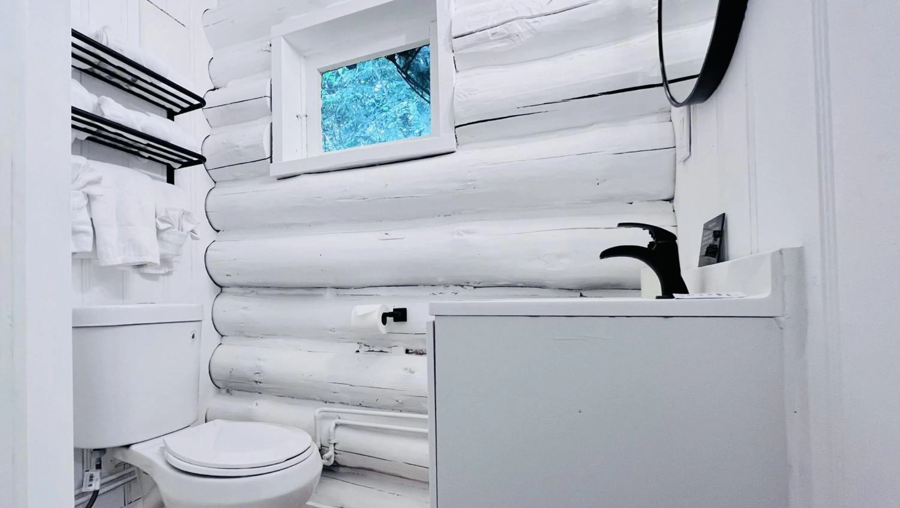 Bathroom in Motel Luzerne