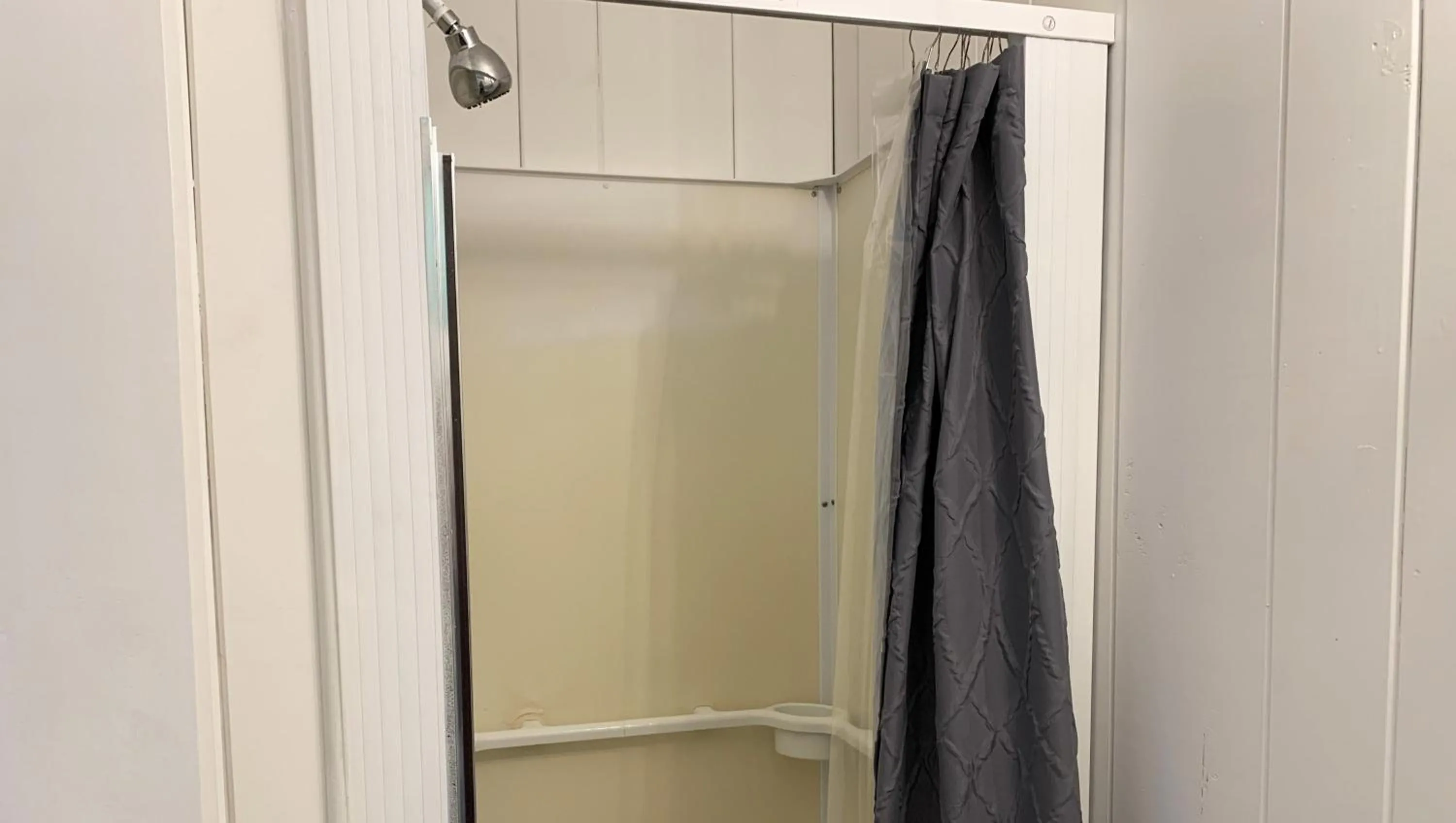 Bathroom in Motel Luzerne