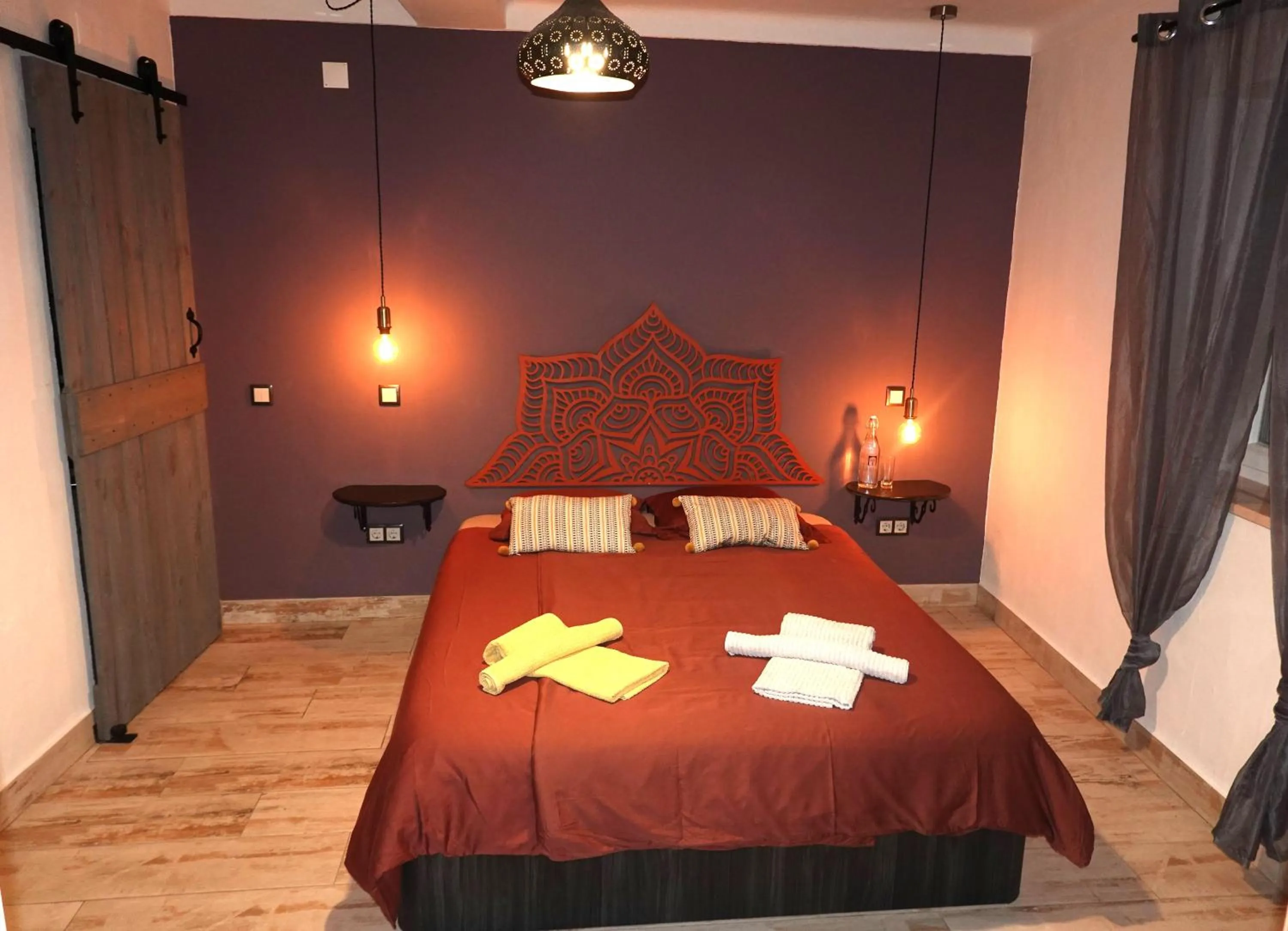 Bed in Aladin Comfort Country Rooms