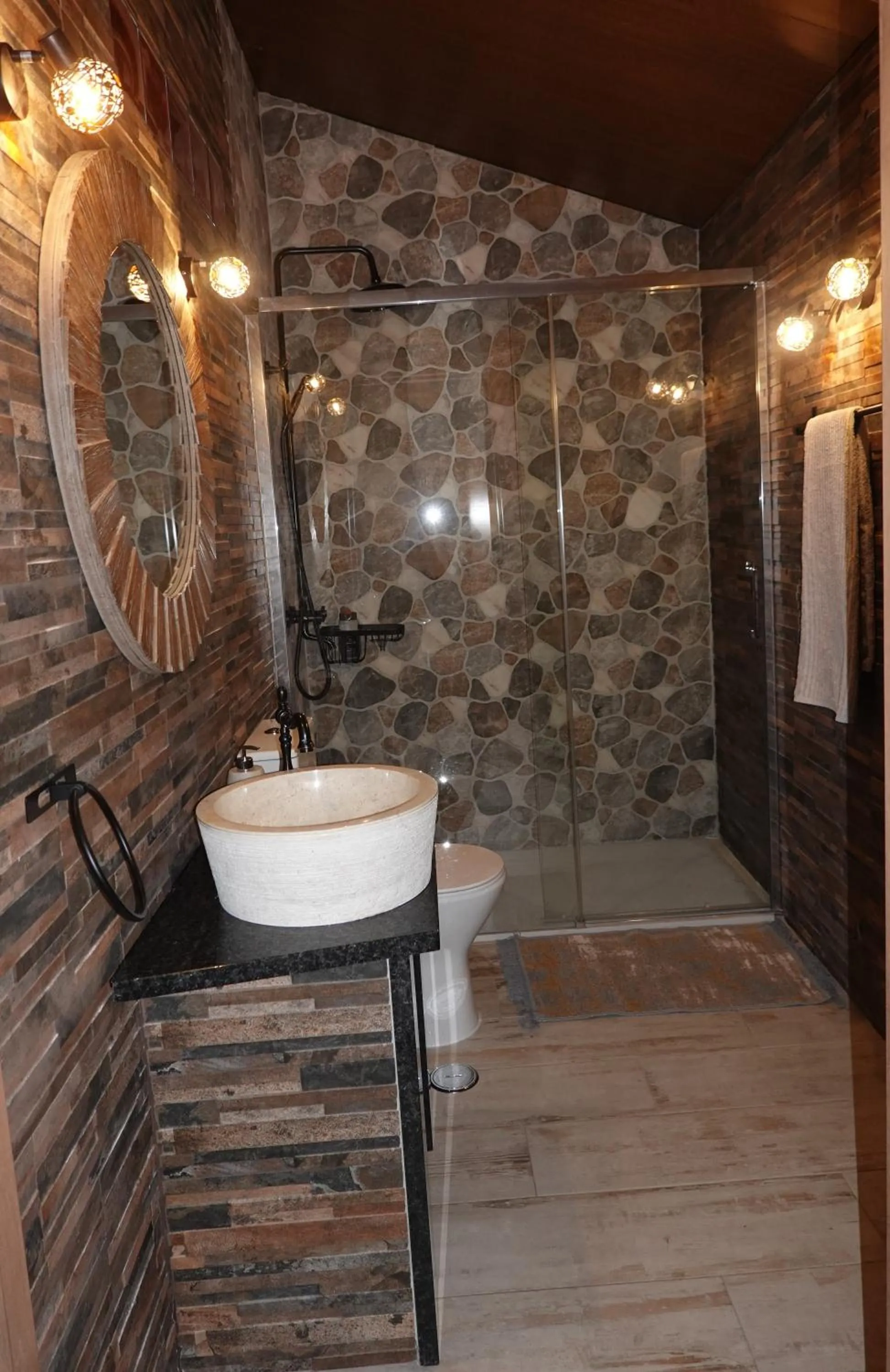 Shower in Aladin Comfort Country Rooms