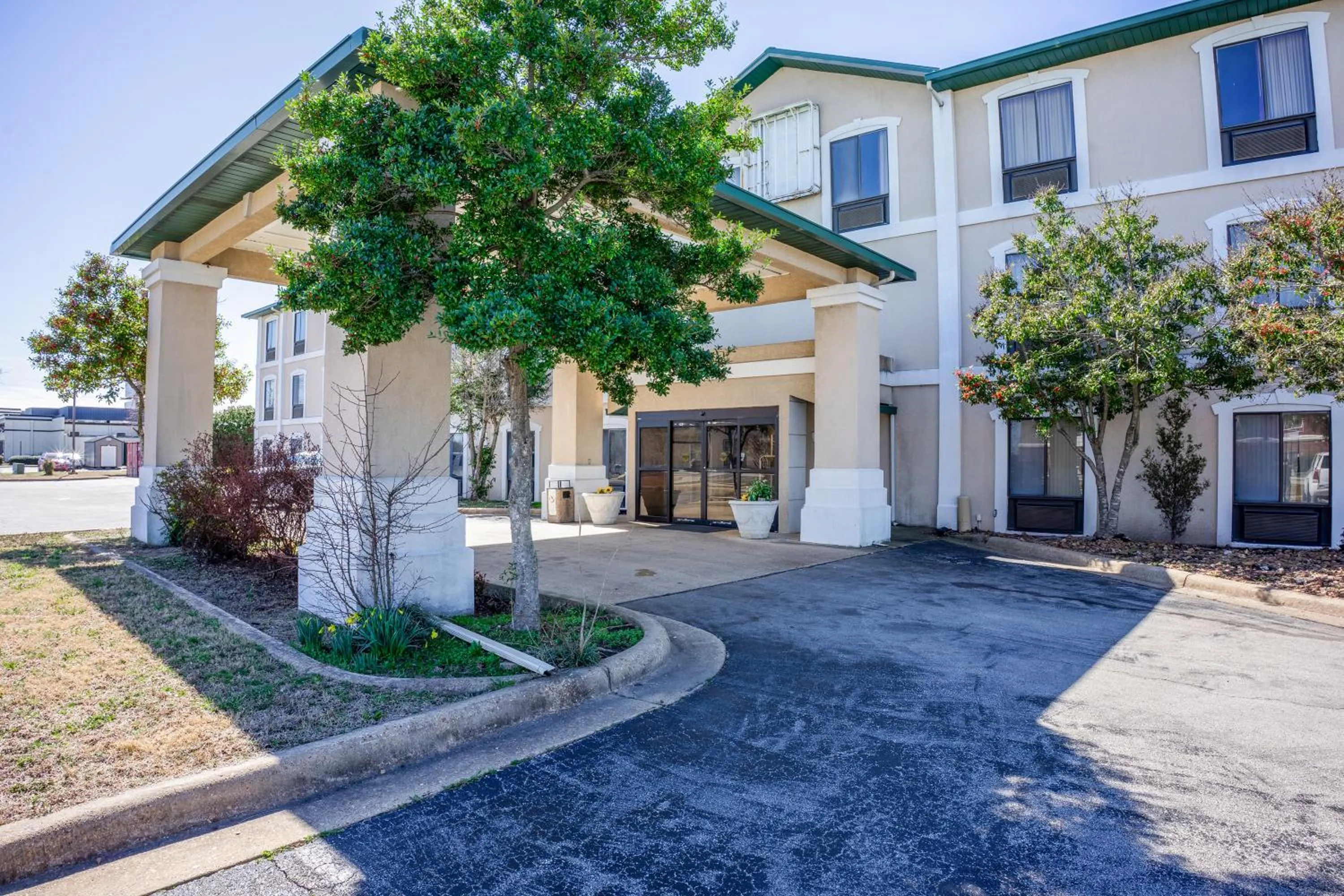 Property building in Ark Suites By OYO Jonesboro I-555