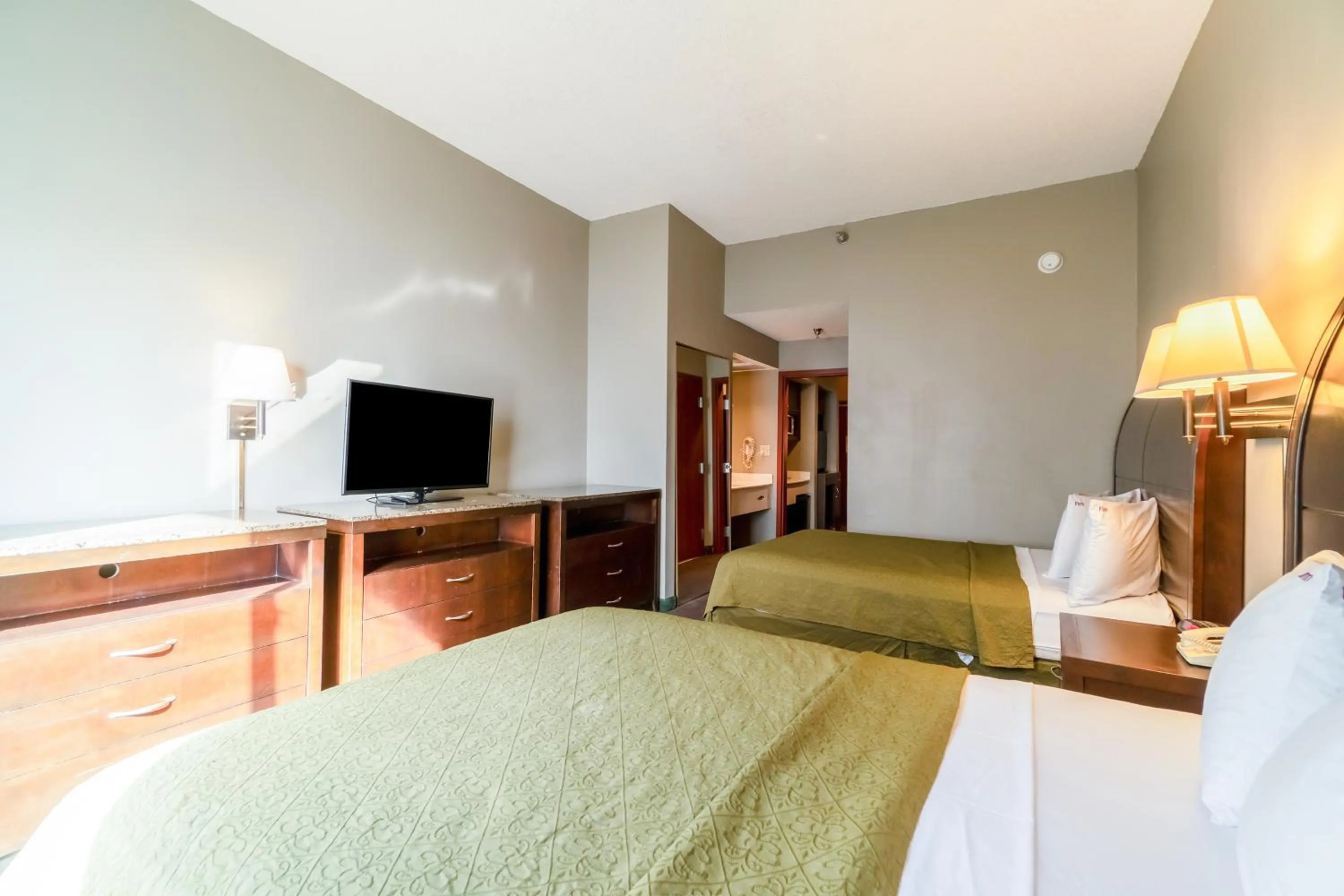 Bedroom, Bed in Ark Suites By OYO Jonesboro I-555