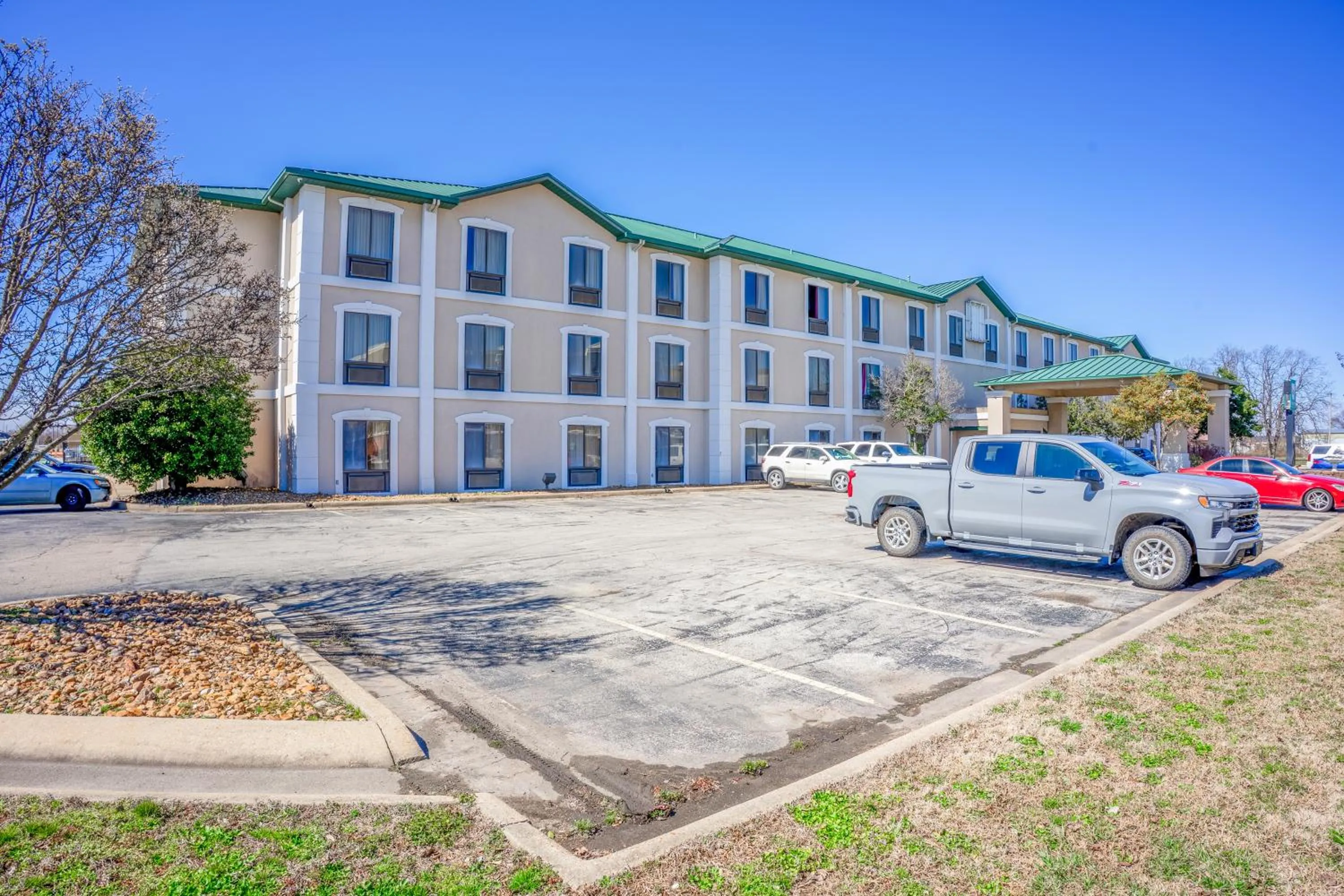 Parking in Ark Suites By OYO Jonesboro I-555