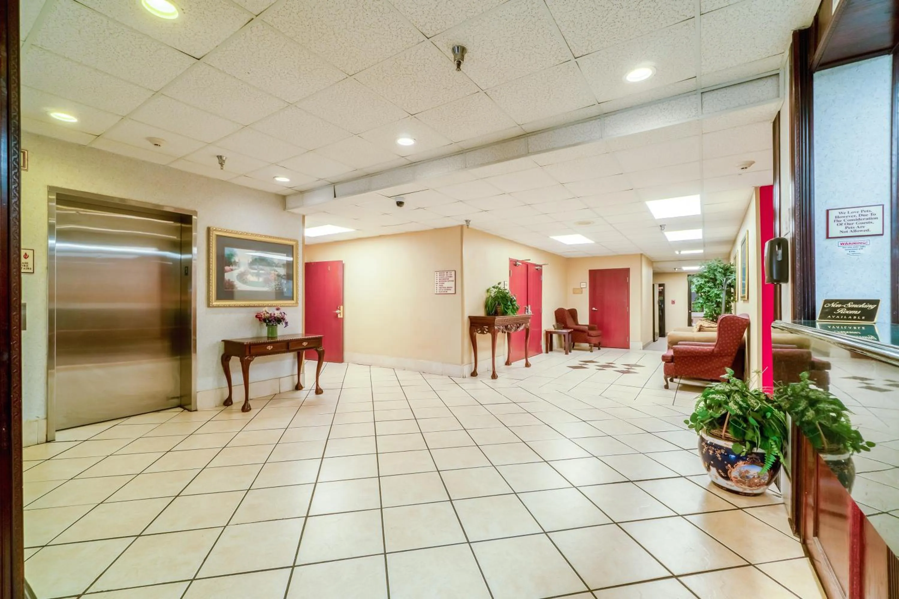 Lobby or reception in Ark Suites By OYO Jonesboro I-555