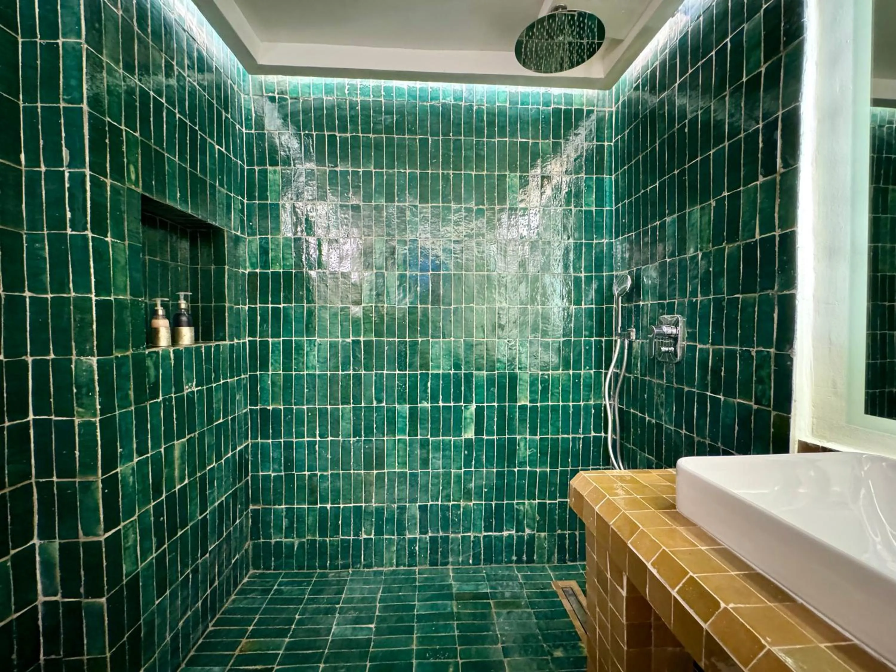 Shower in Riad Zamane Fès - Boutique & Spa