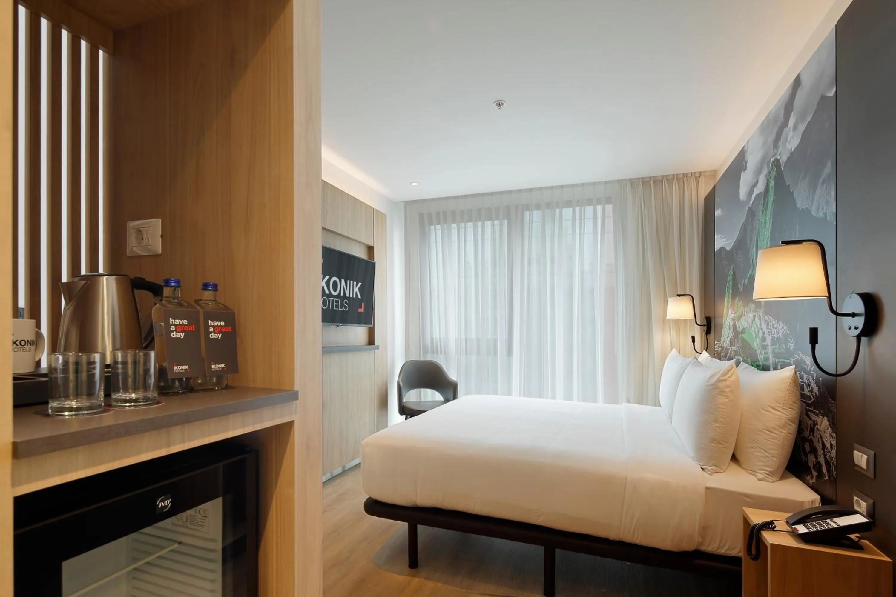 Photo of the whole room, Bed in Ikonik Miraflores