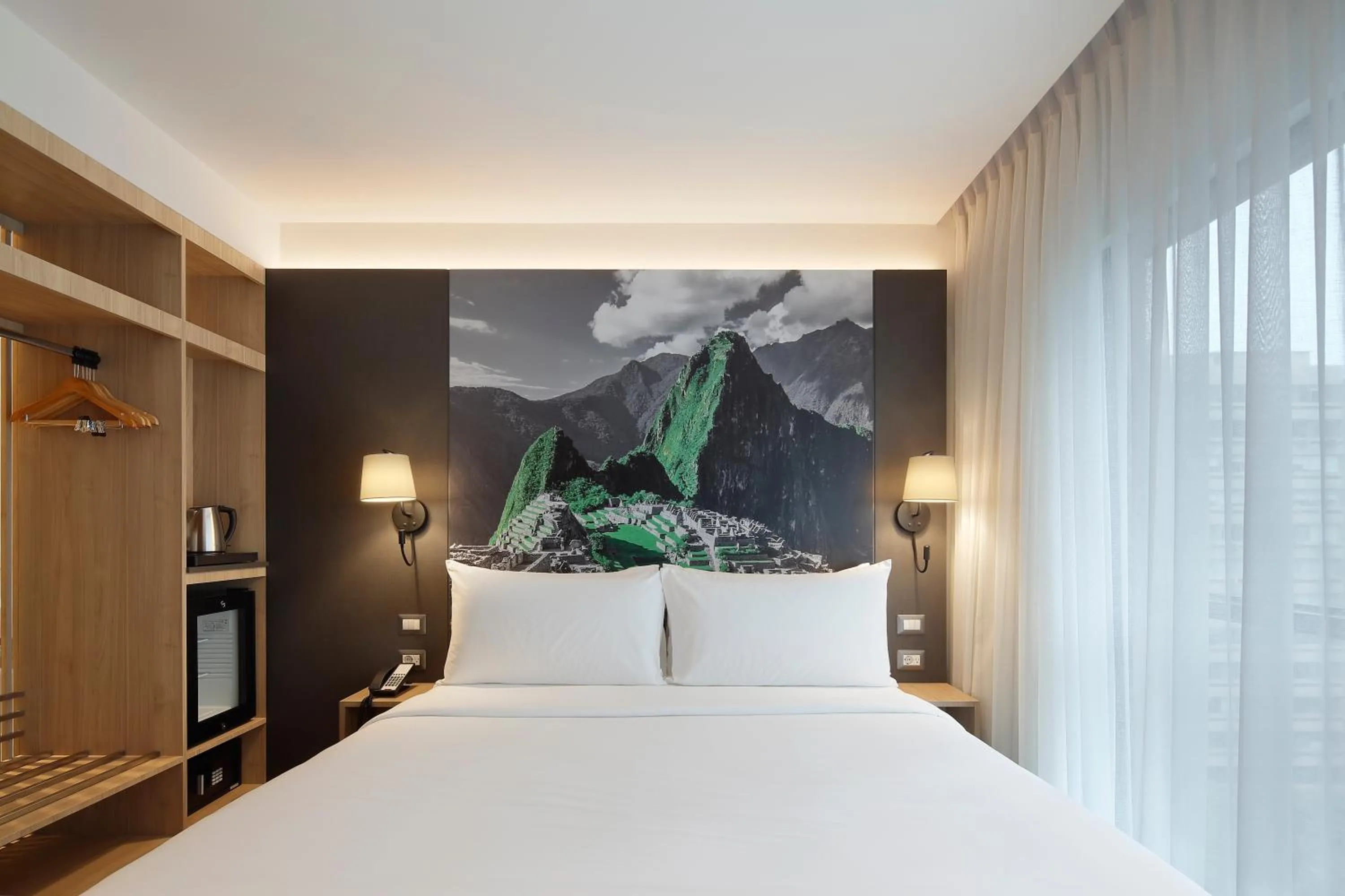 Bedroom, Bed in Ikonik Miraflores