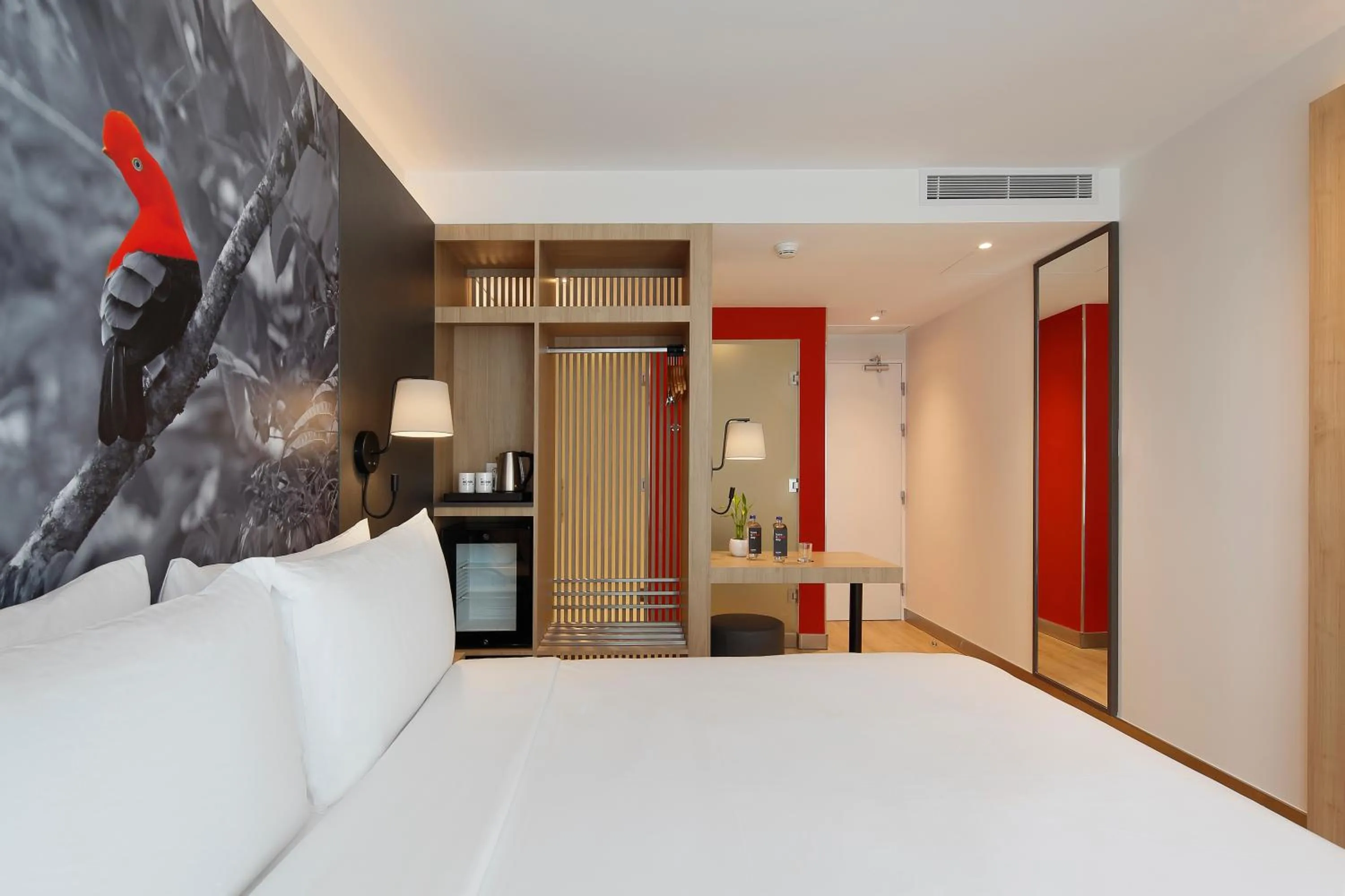 Photo of the whole room, Bed in Ikonik Miraflores