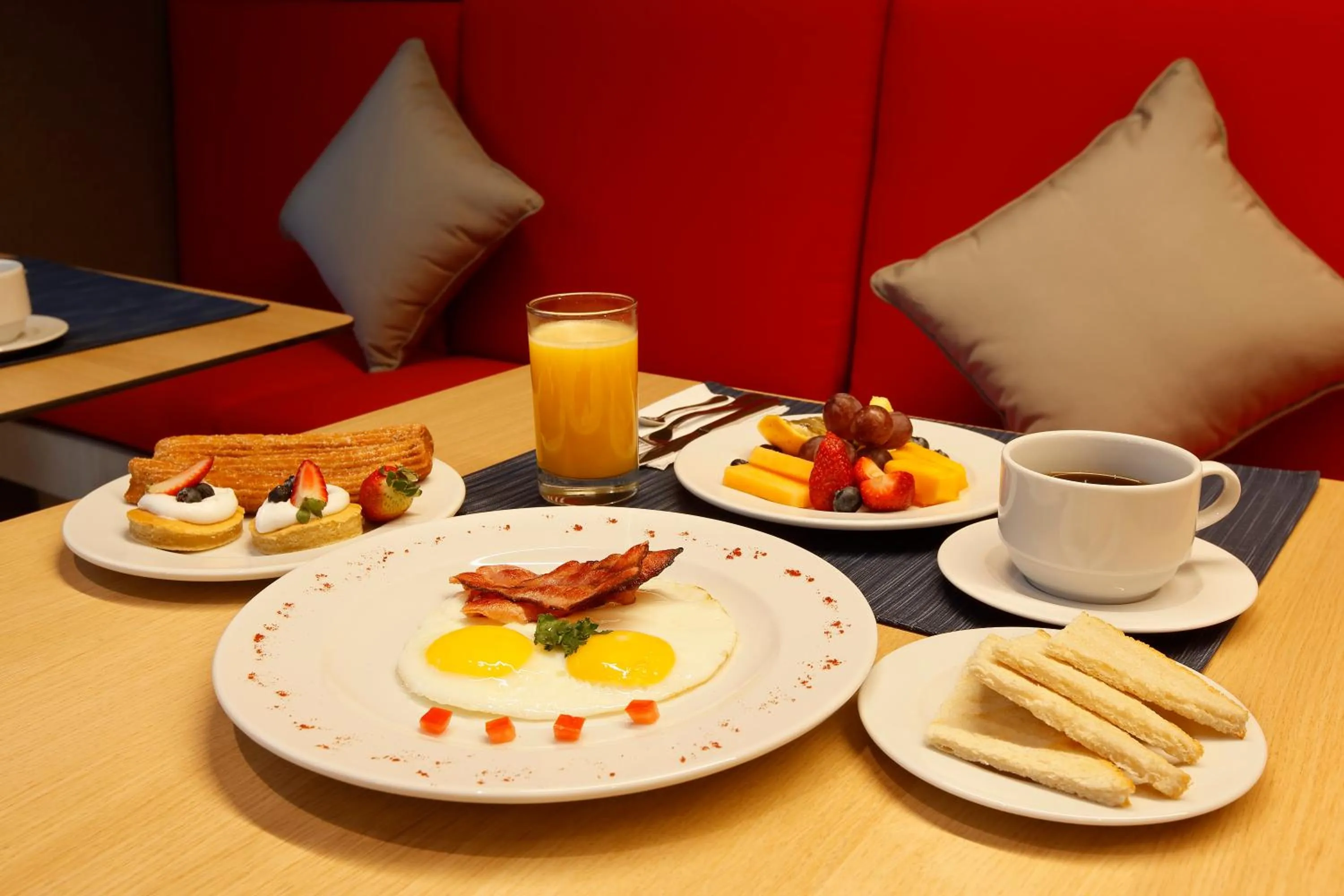 Breakfast in Ikonik Miraflores