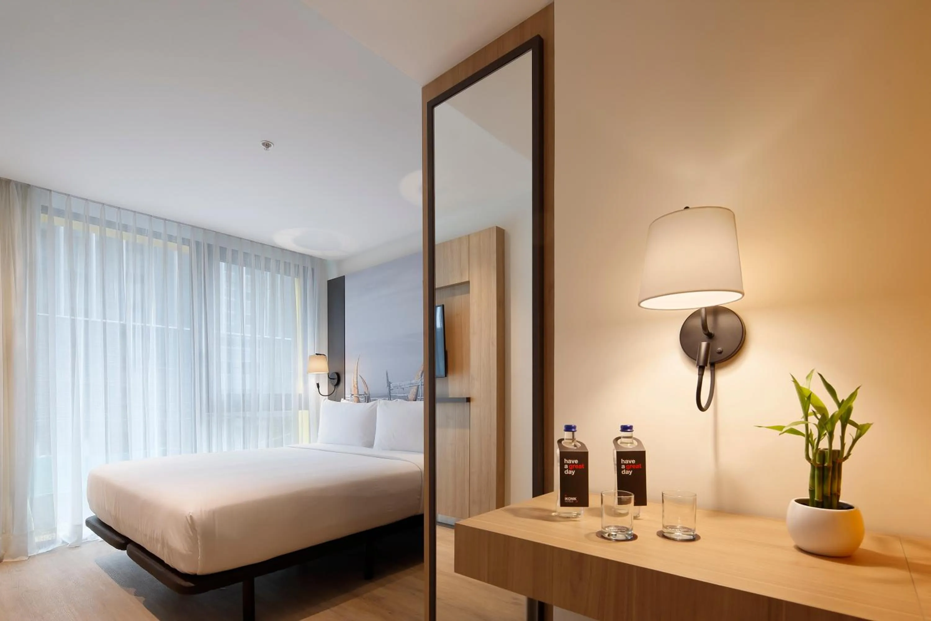 Photo of the whole room, Bed in Ikonik Miraflores