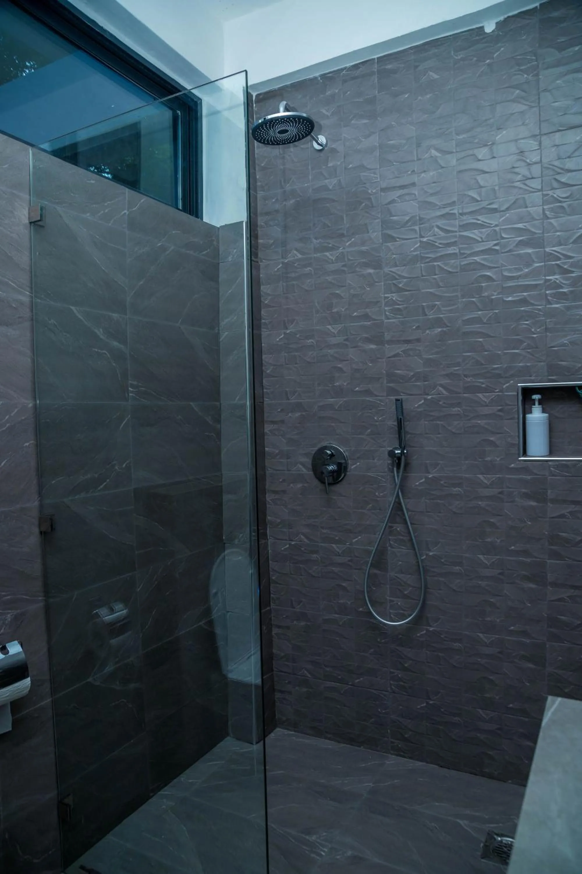 Bathroom in Shose Farmhouse Chalets & Campsite