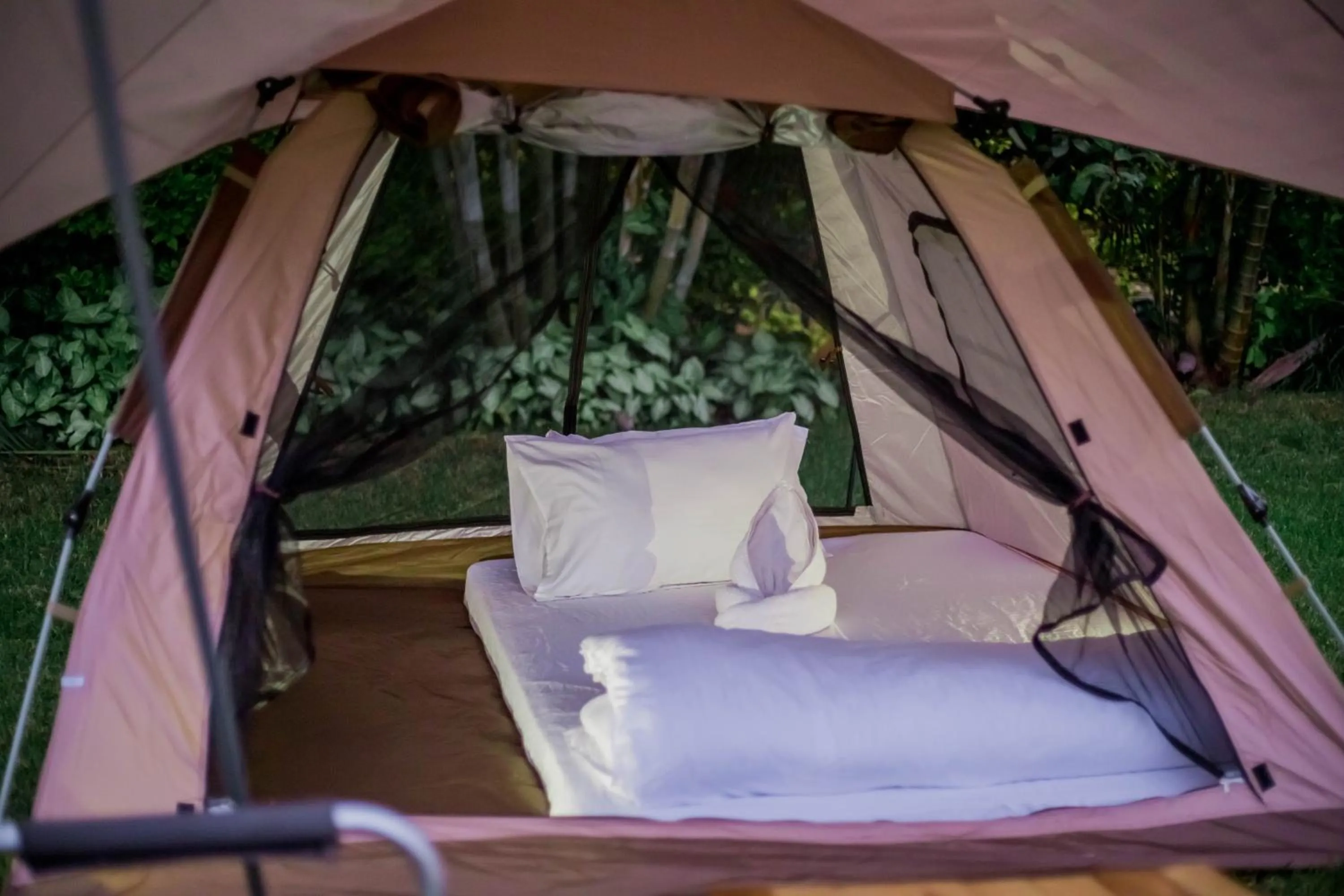 Bed in Shose Farmhouse Chalets & Campsite