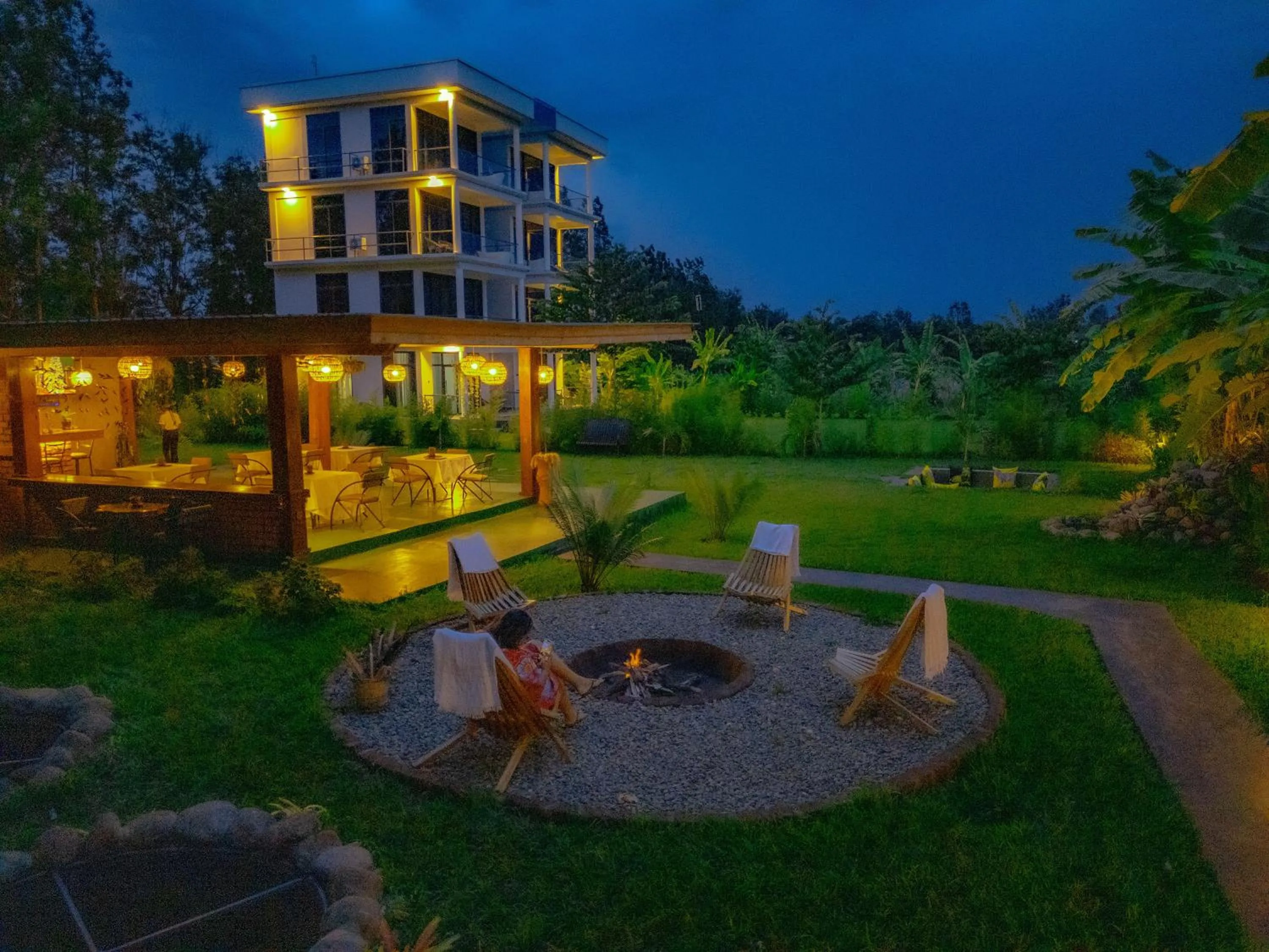 Restaurant/places to eat in Shose Farmhouse Chalets & Campsite