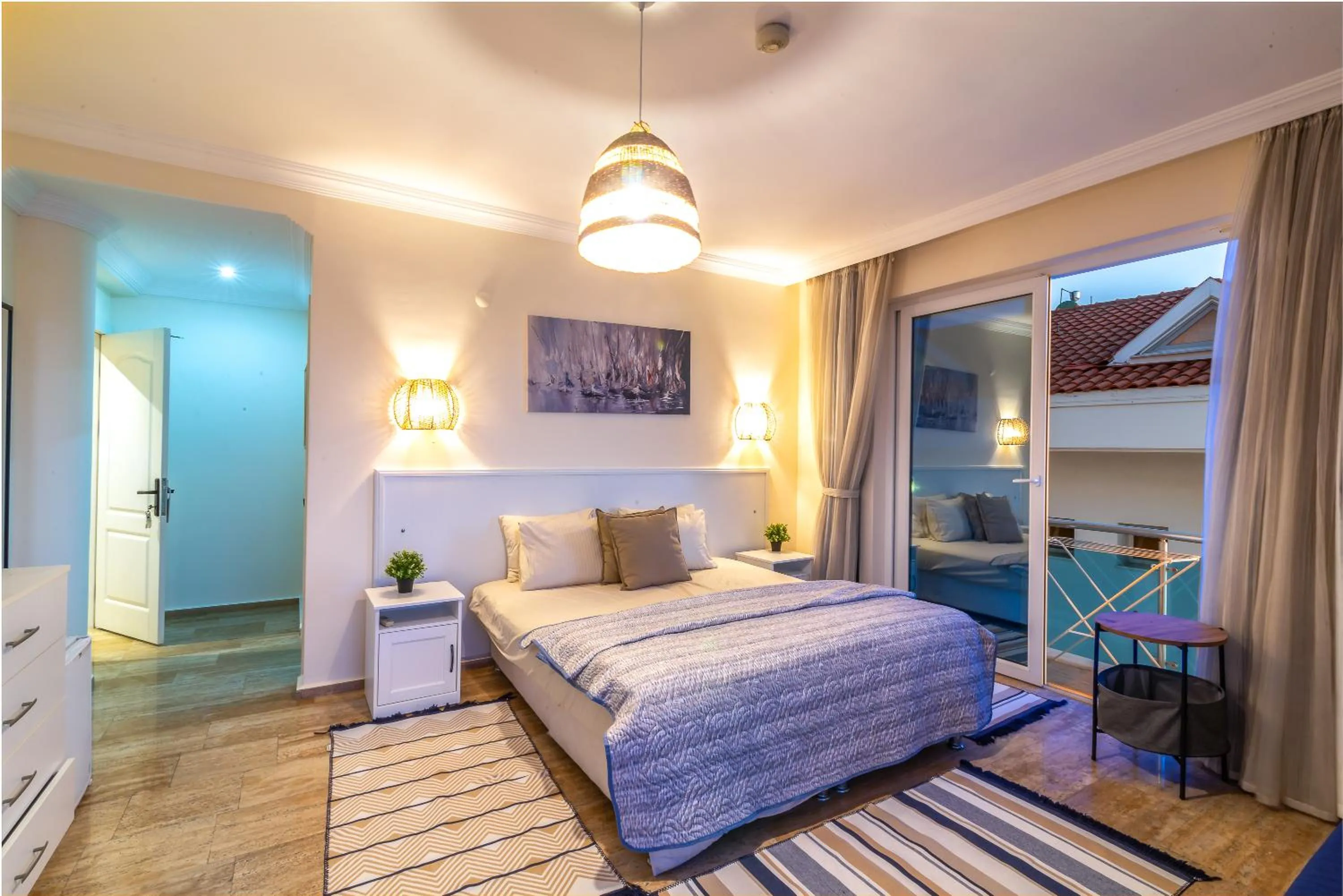 Photo of the whole room in Sofia Ada