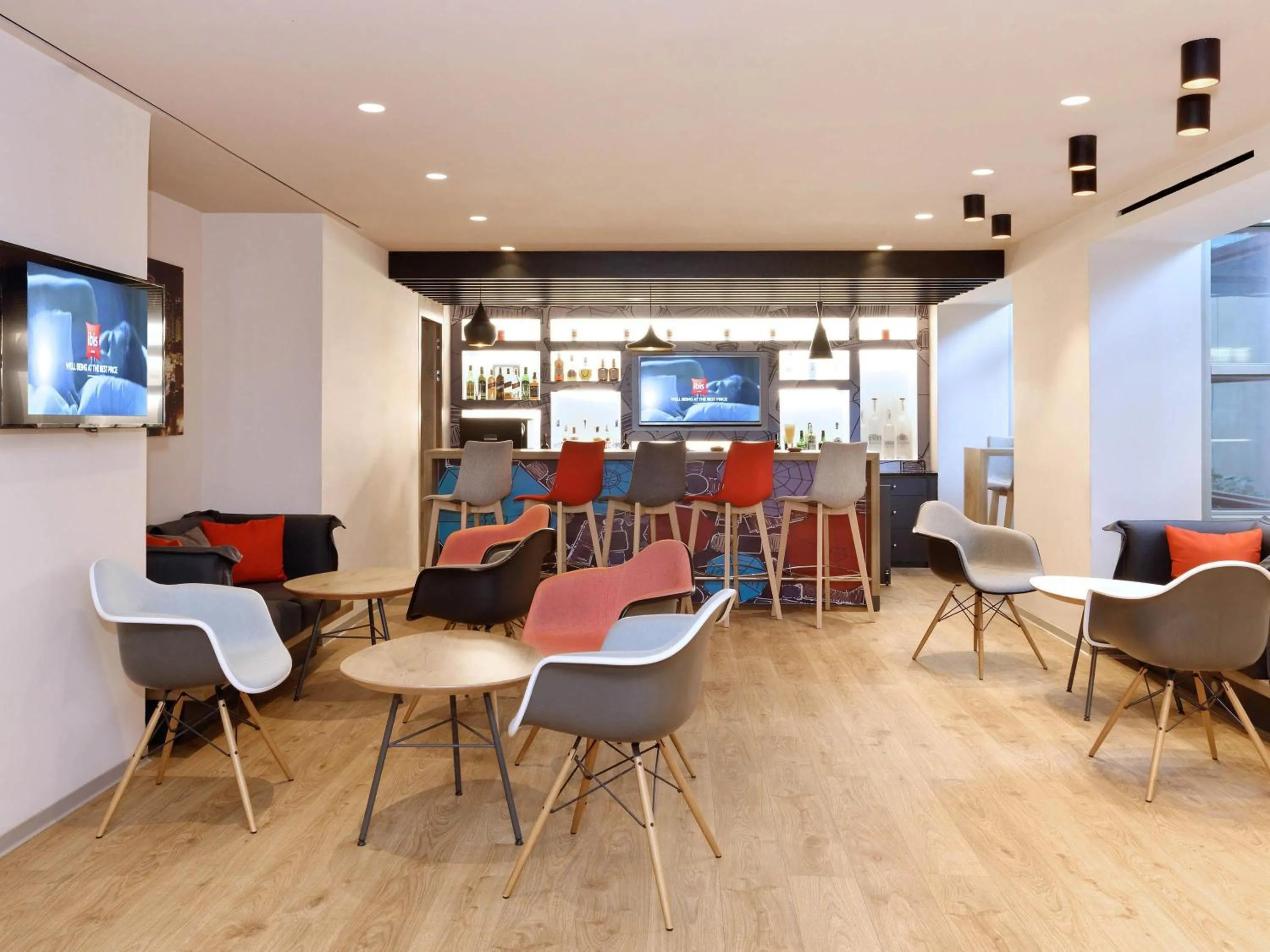 Lounge or bar in Ibis Casablanca Sidi Maarouf