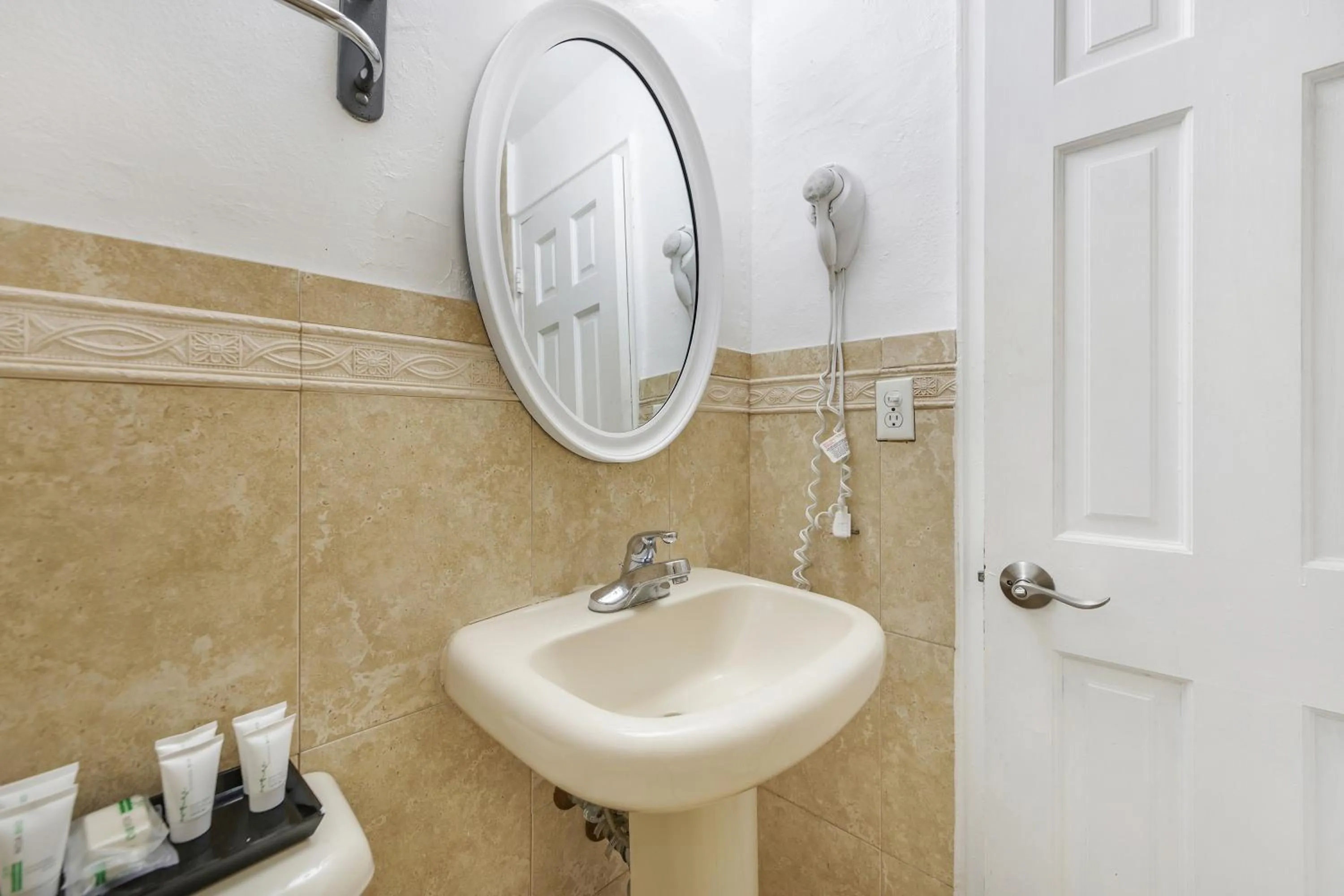 Bathroom in Starlite Hotel