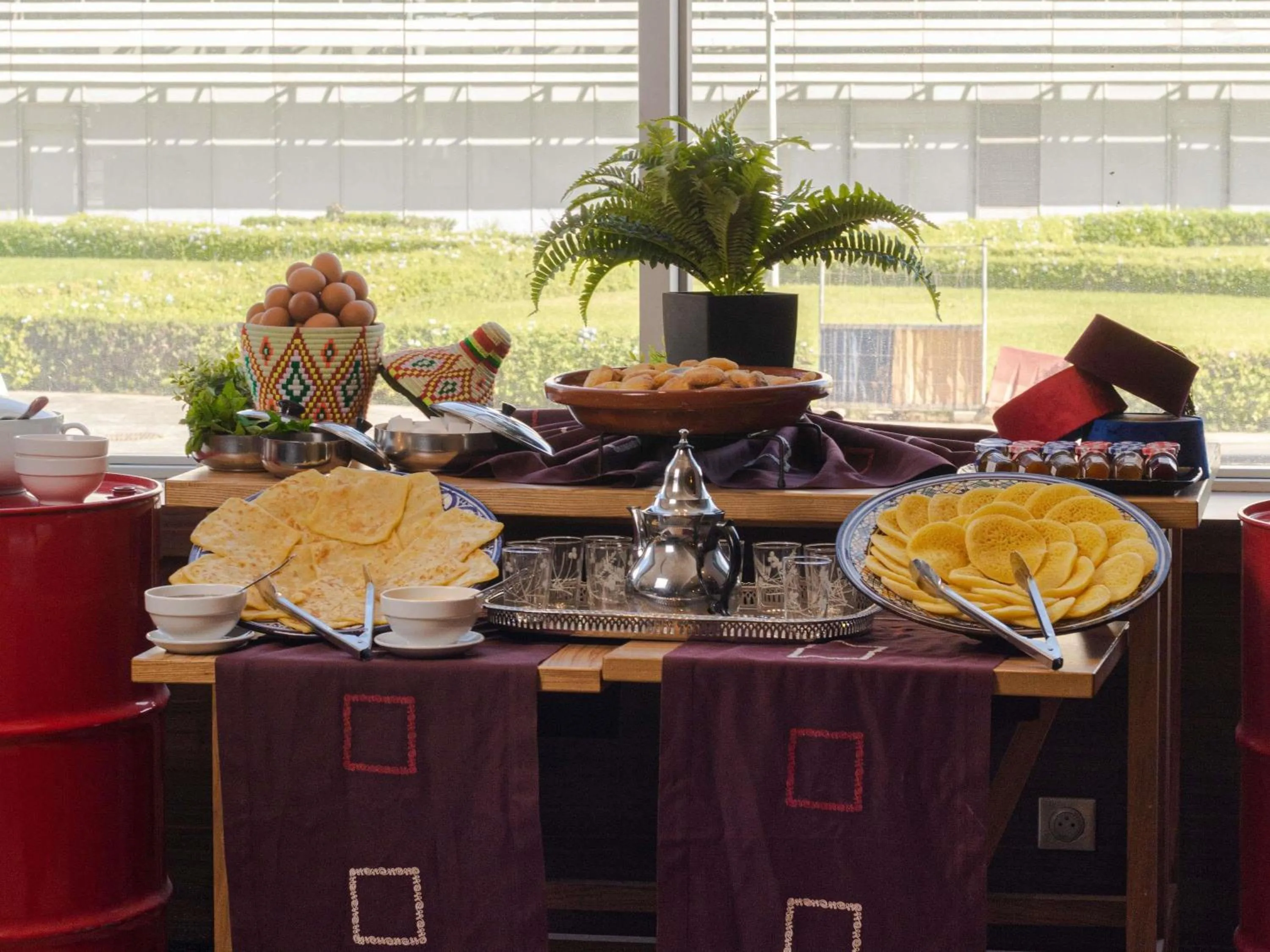 Restaurant/places to eat in Ibis Casablanca City Center