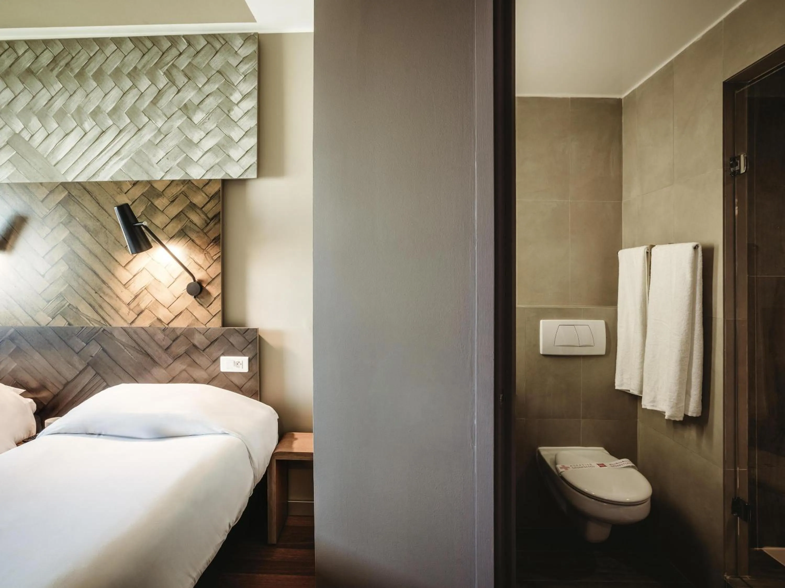 Toilet, Bed in Ibis Casablanca City Center
