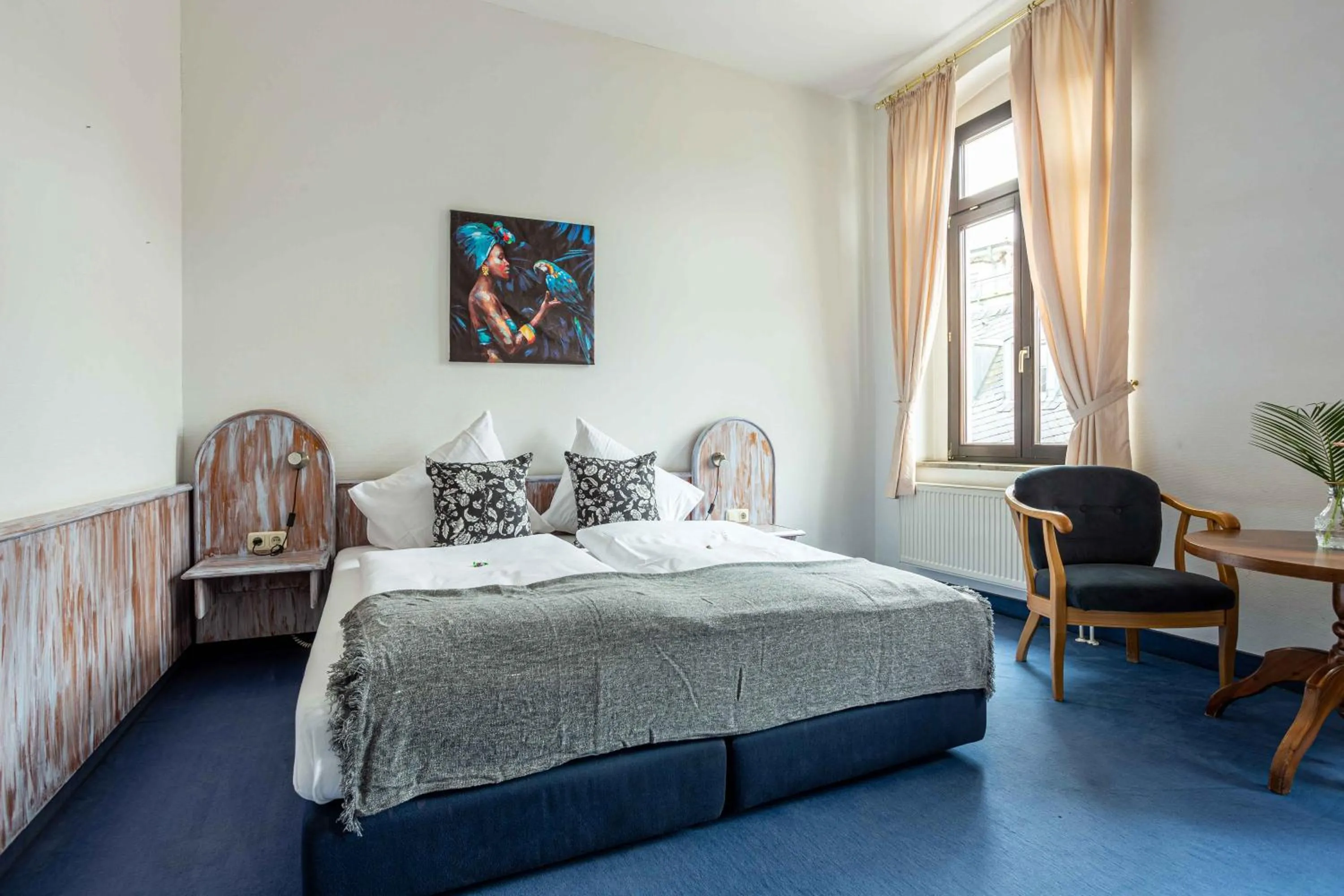 Bed in Hotel Mauritius - Im Herzen von Crimmitschau - Frühstück buchbar - Restaurant - Café - Fahrradbox