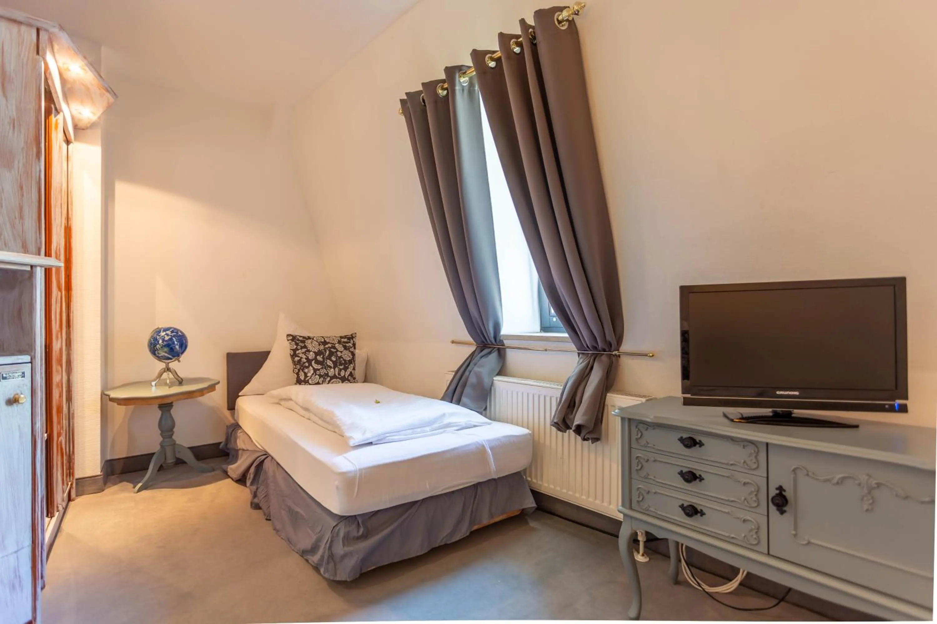 Bed in Hotel Mauritius - Im Herzen von Crimmitschau - Frühstück buchbar - Restaurant - Café - Fahrradbox